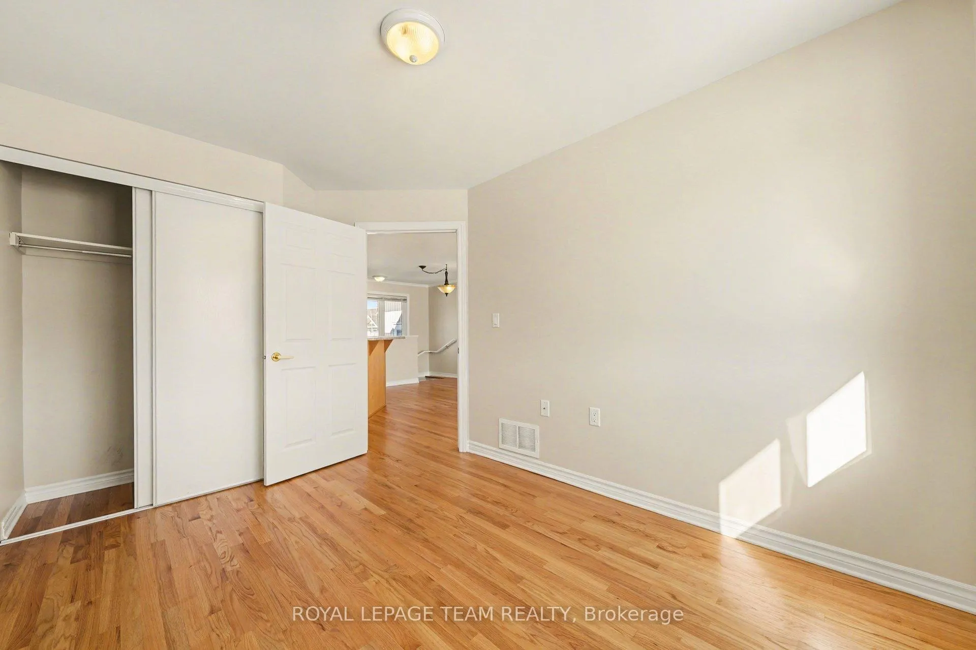Photo 11 of 197 Oak Leaf Private, Ottawa, Richmond — HOMEH