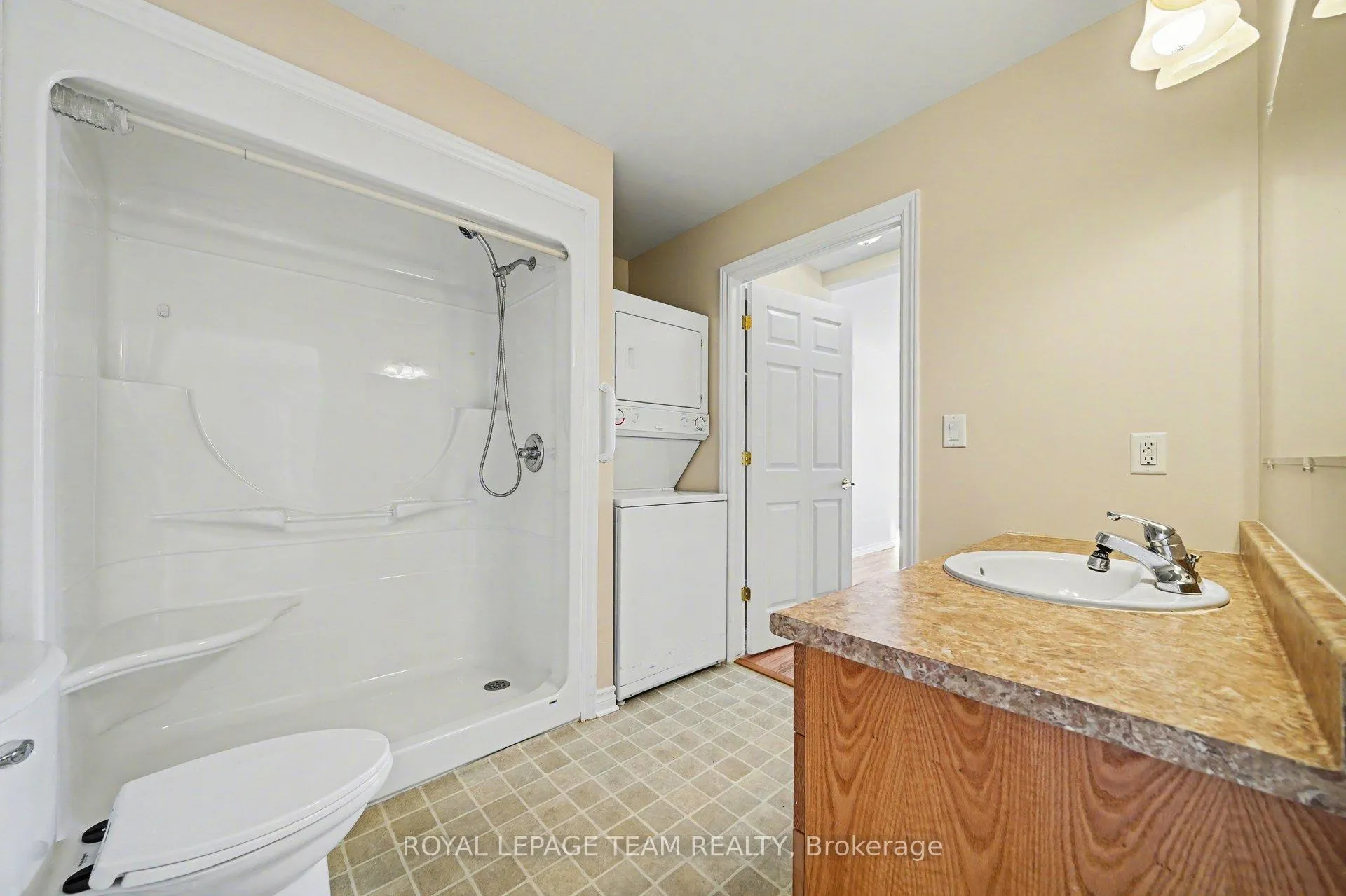 Photo 12 of 197 Oak Leaf Private, Ottawa, Richmond — HOMEH