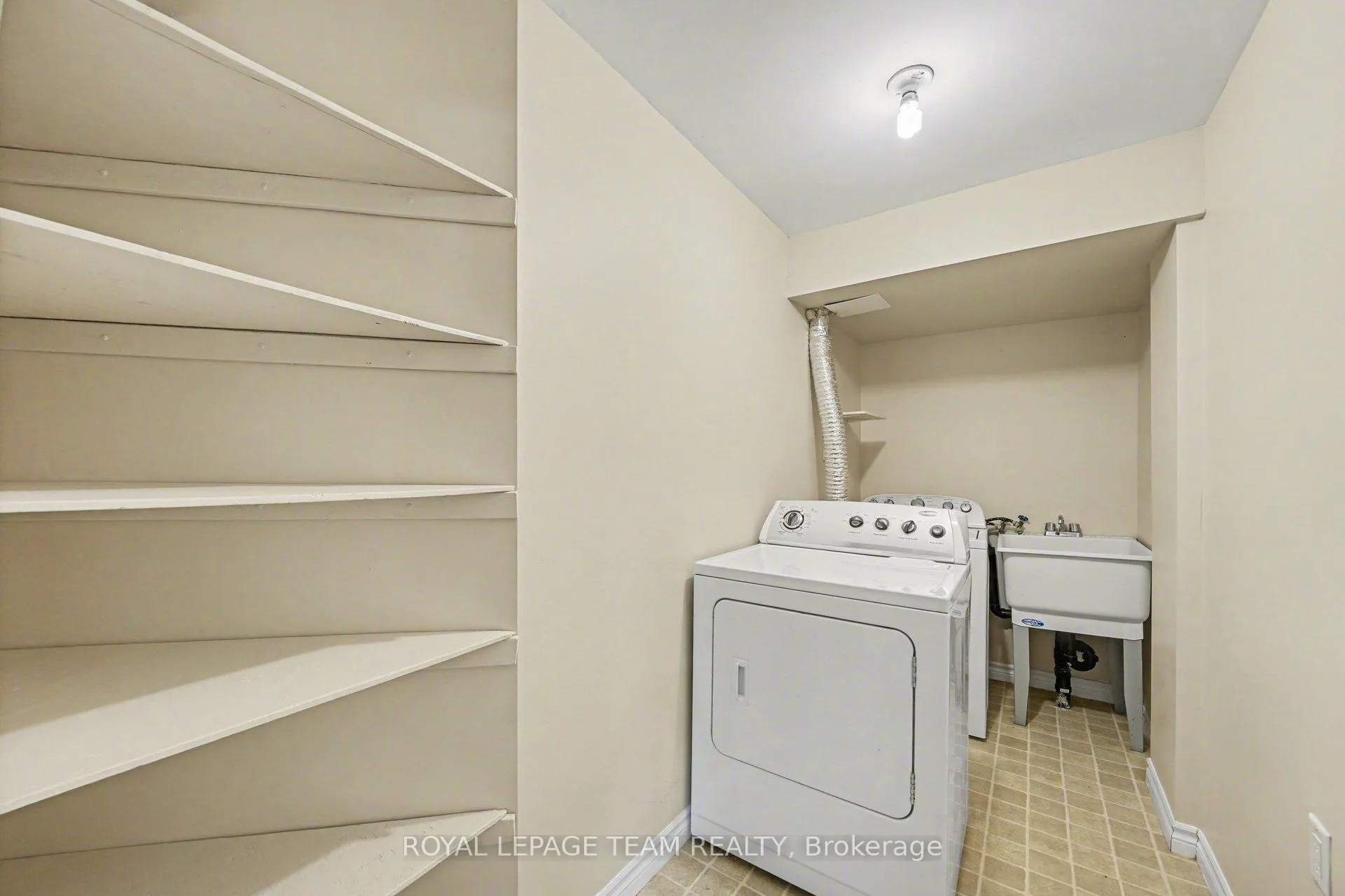Photo 18 of 197 Oak Leaf Private, Ottawa, Richmond — HOMEH