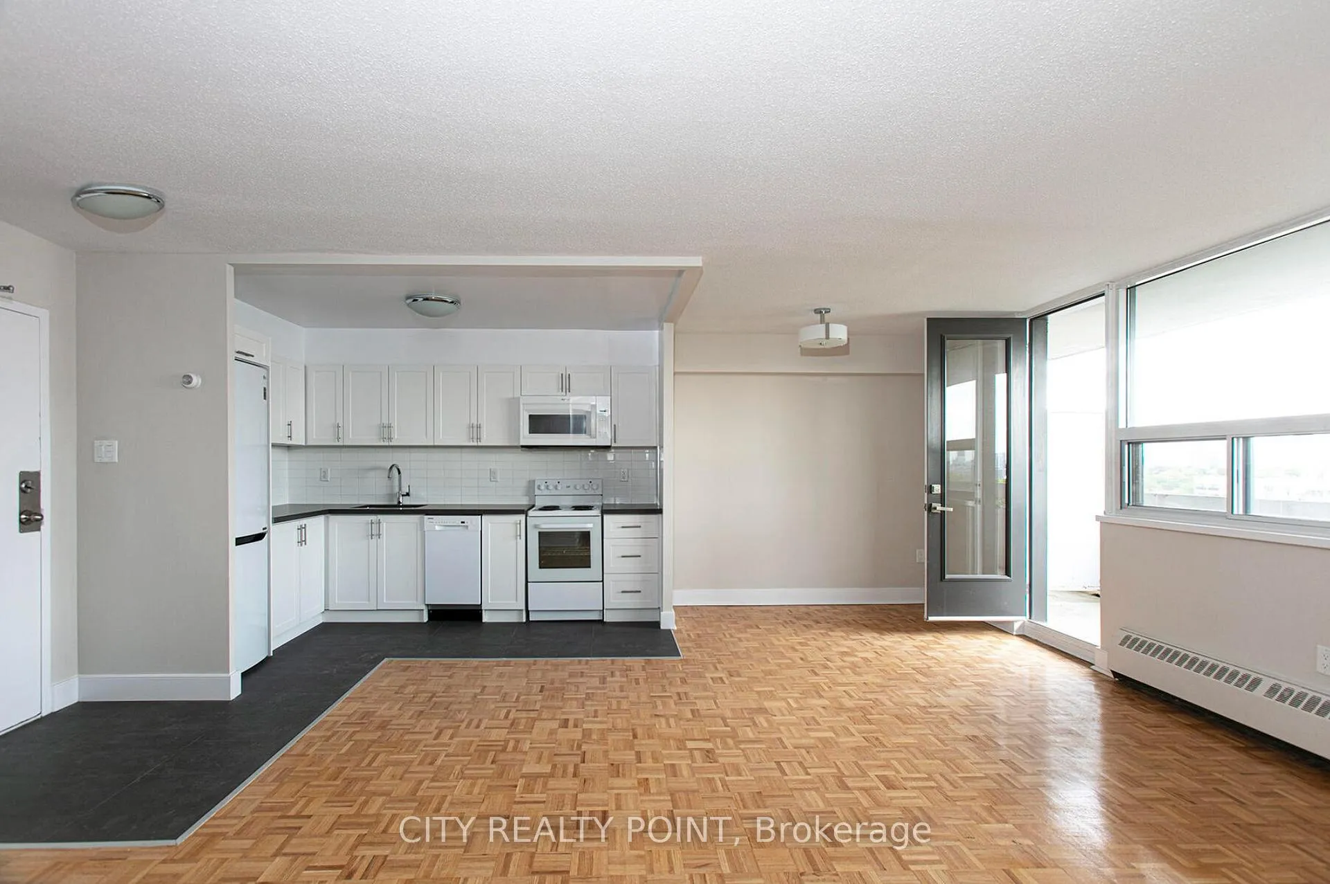 Front of Unit 404, 1545 Bathurst Street