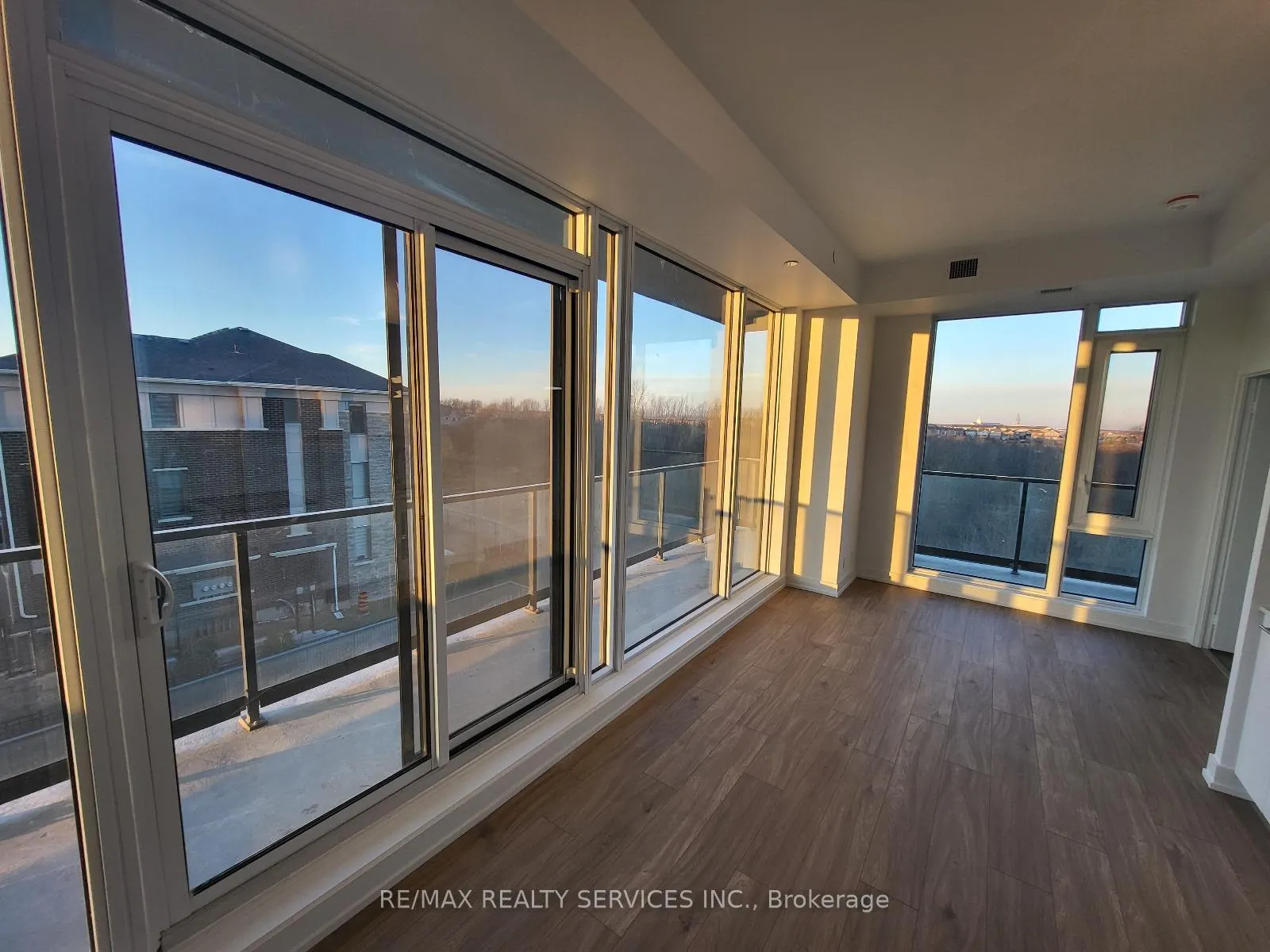 Photo 3 of Unit 302, 225 veterans Drive, Brampton, Northwest Brampton — HOMEH