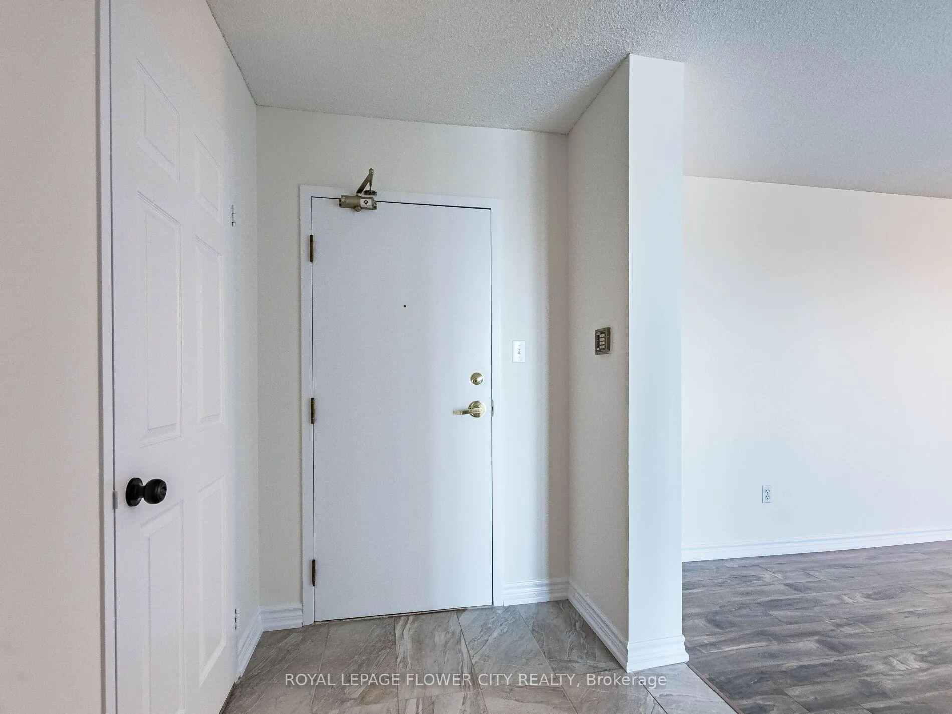 Photo 11 of Unit 2109, 30 Malta Avenue, Brampton, Fletcher's Creek South — HOMEH