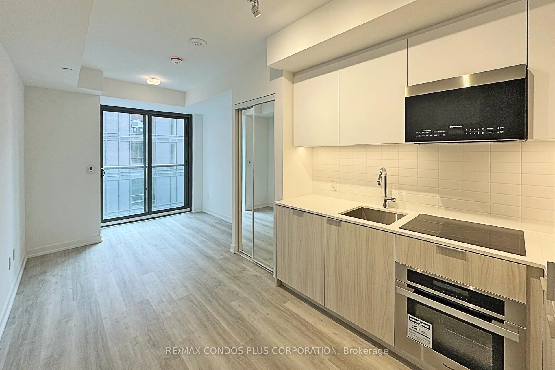 Photo 2 of Unit 802, 28 Eastern Avenue, Toronto, Moss Park — HOMEH