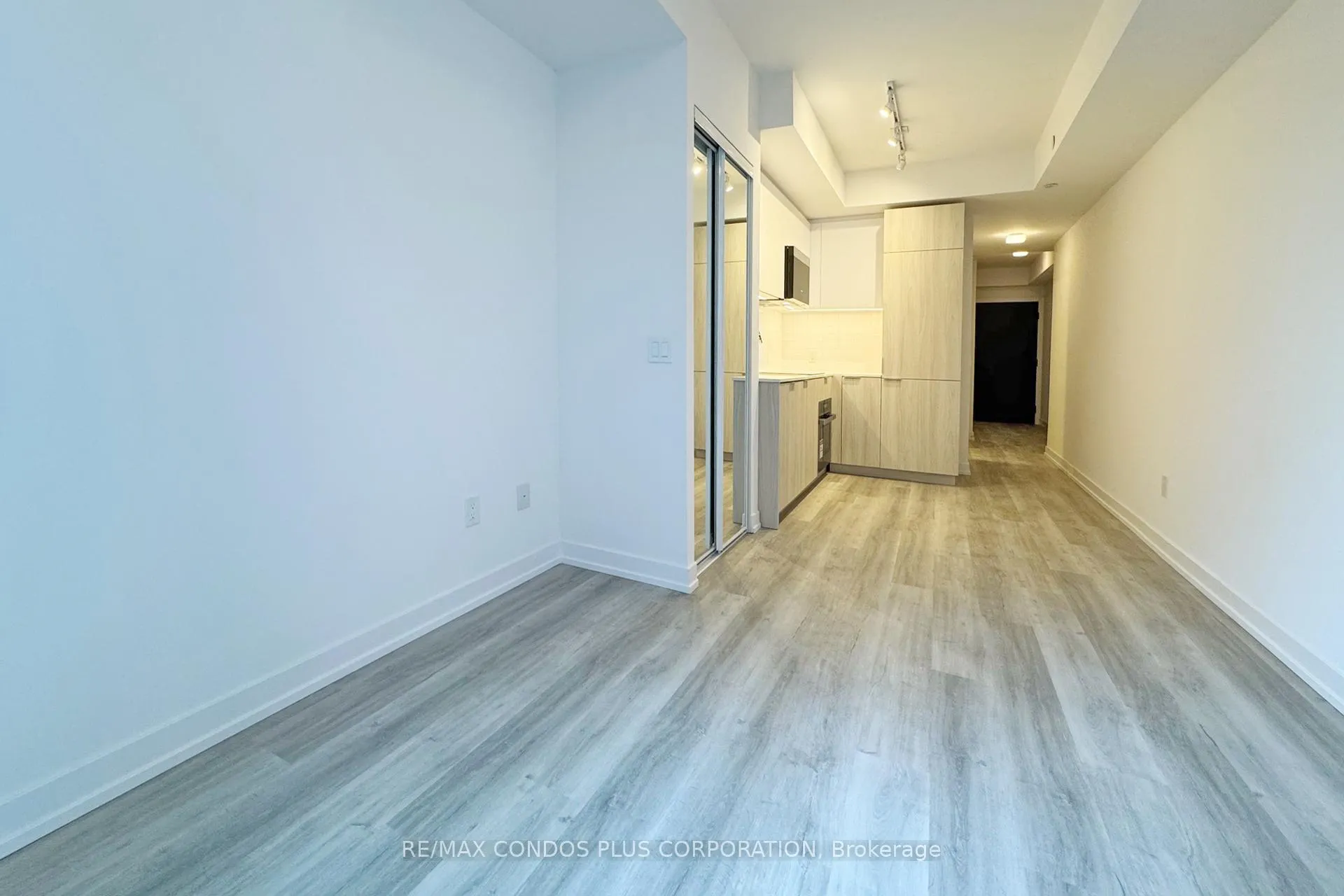Photo 3 of Unit 802, 28 Eastern Avenue, Toronto, Moss Park — HOMEH