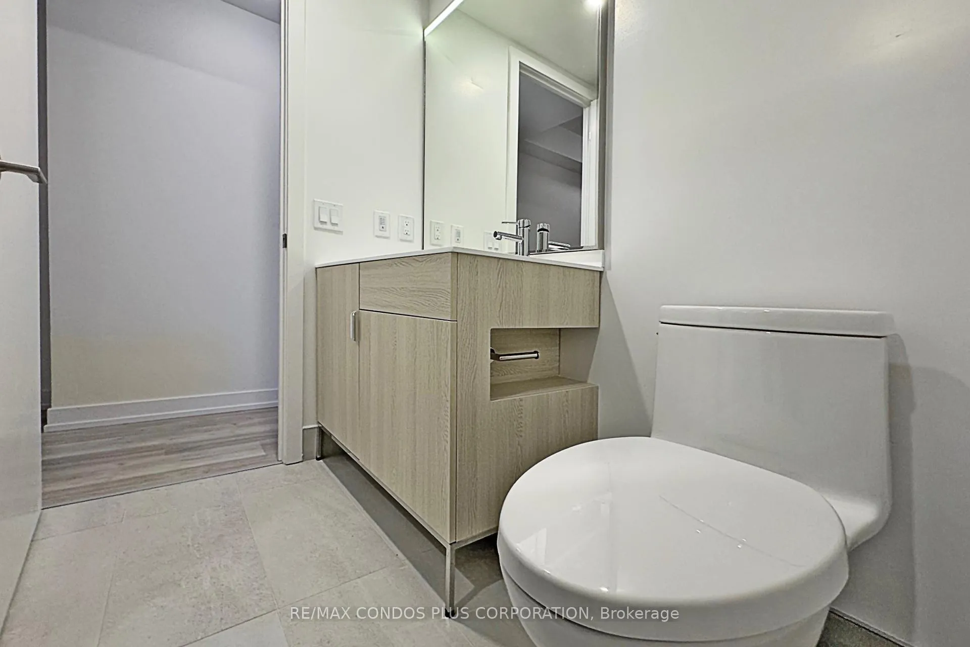 Photo 9 of Unit 802, 28 Eastern Avenue, Toronto, Moss Park — HOMEH