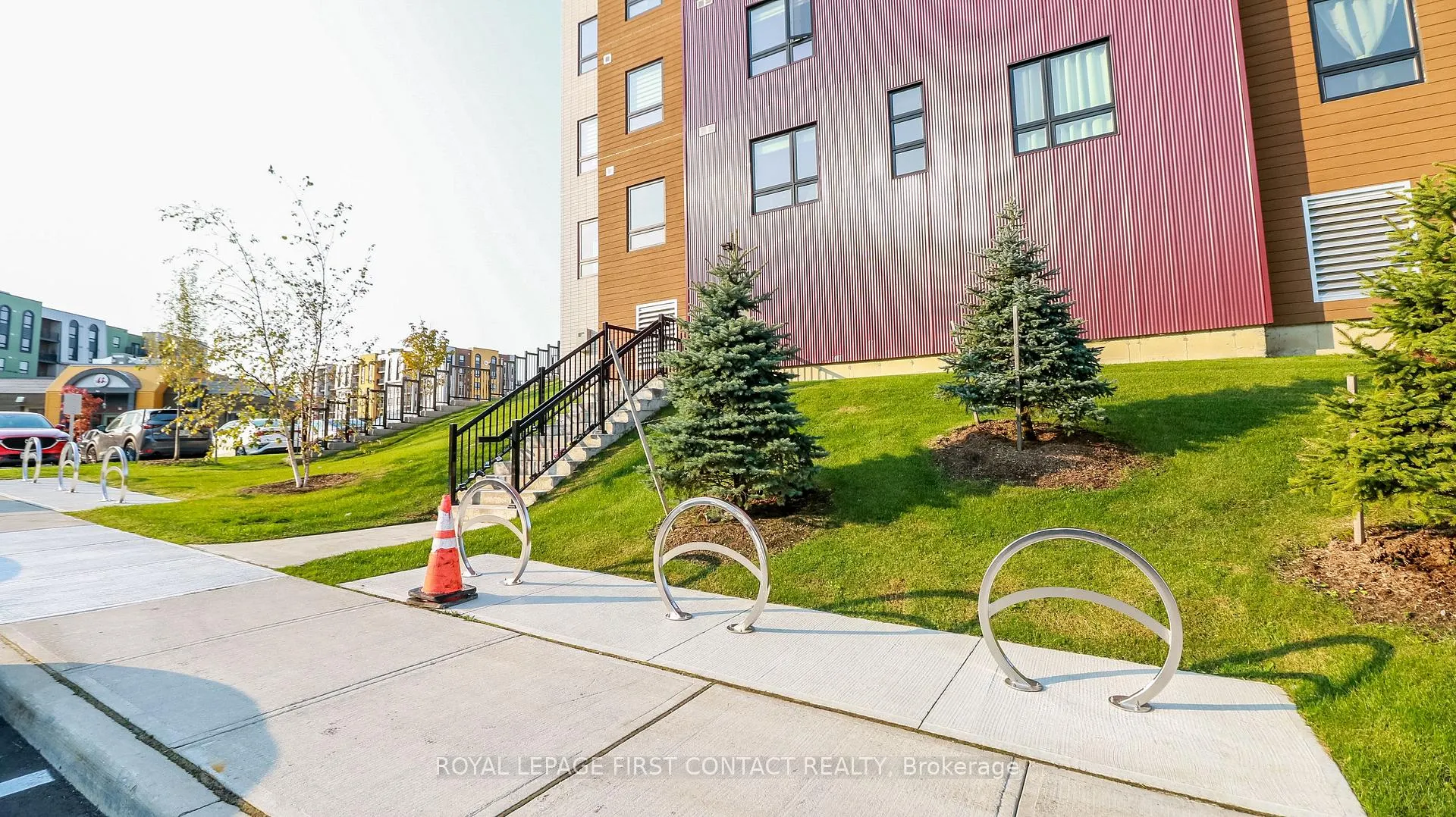 Photo 3 of Unit 110, 4 Spice Way, Barrie, Innis-Shore — HOMEH