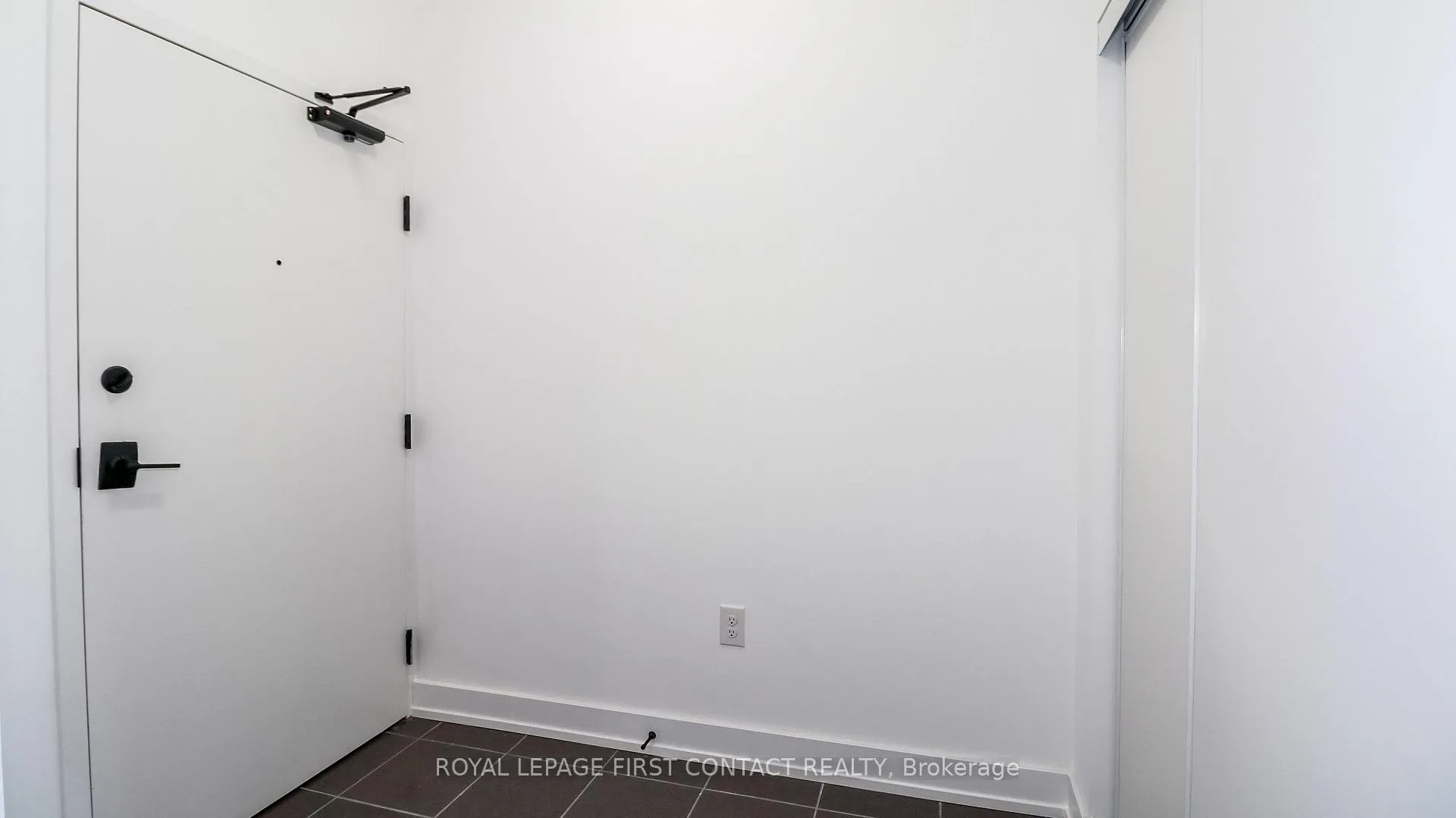 Photo 7 of Unit 110, 4 Spice Way, Barrie, Innis-Shore — HOMEH
