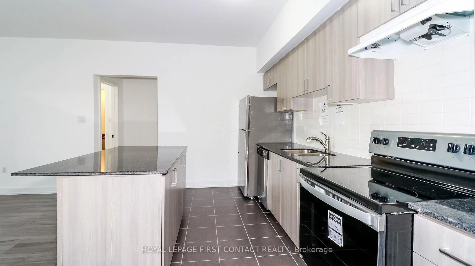Photo 9 of Unit 110, 4 Spice Way, Barrie, Innis-Shore — HOMEH
