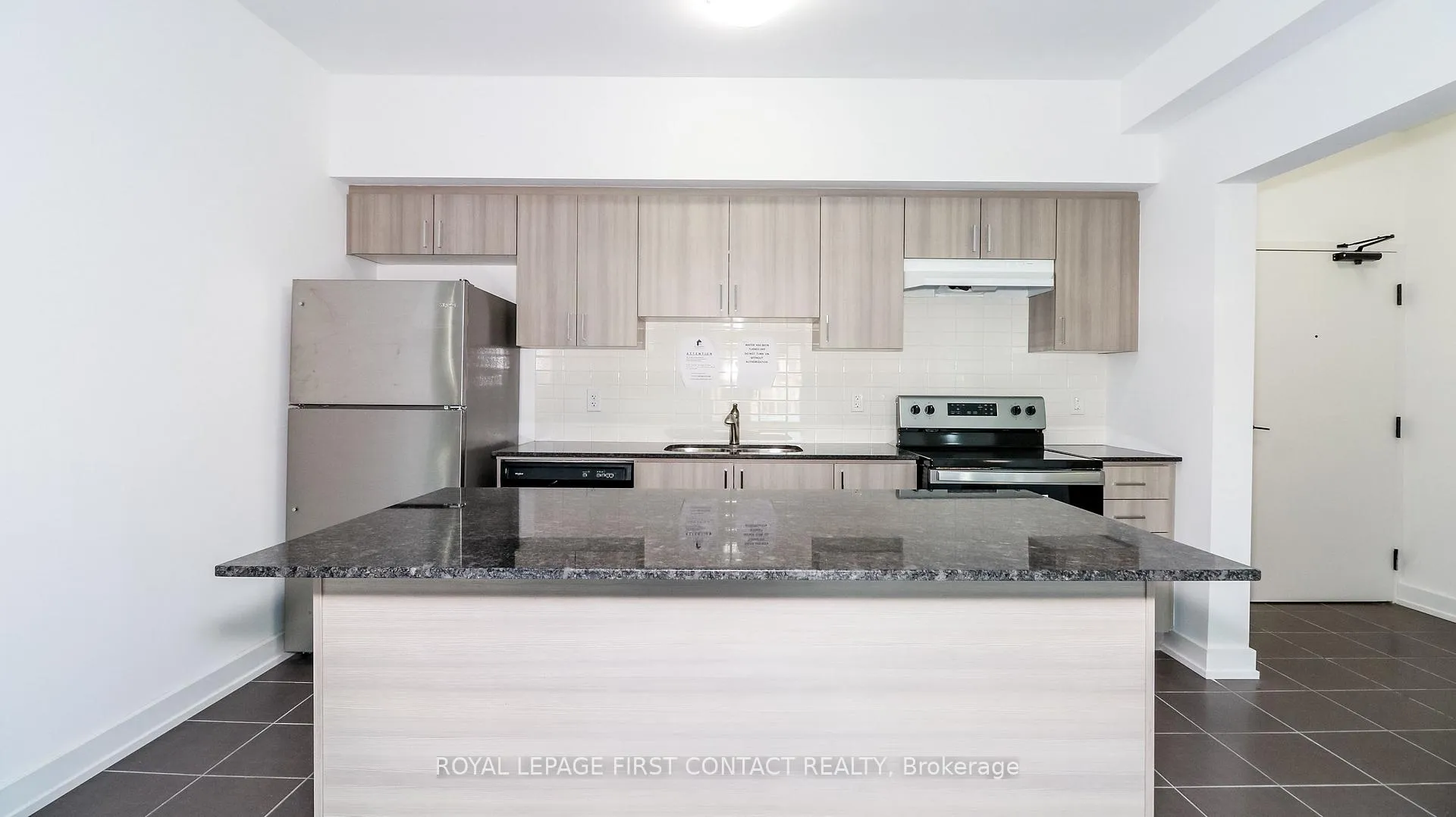 Photo 10 of Unit 110, 4 Spice Way, Barrie, Innis-Shore — HOMEH