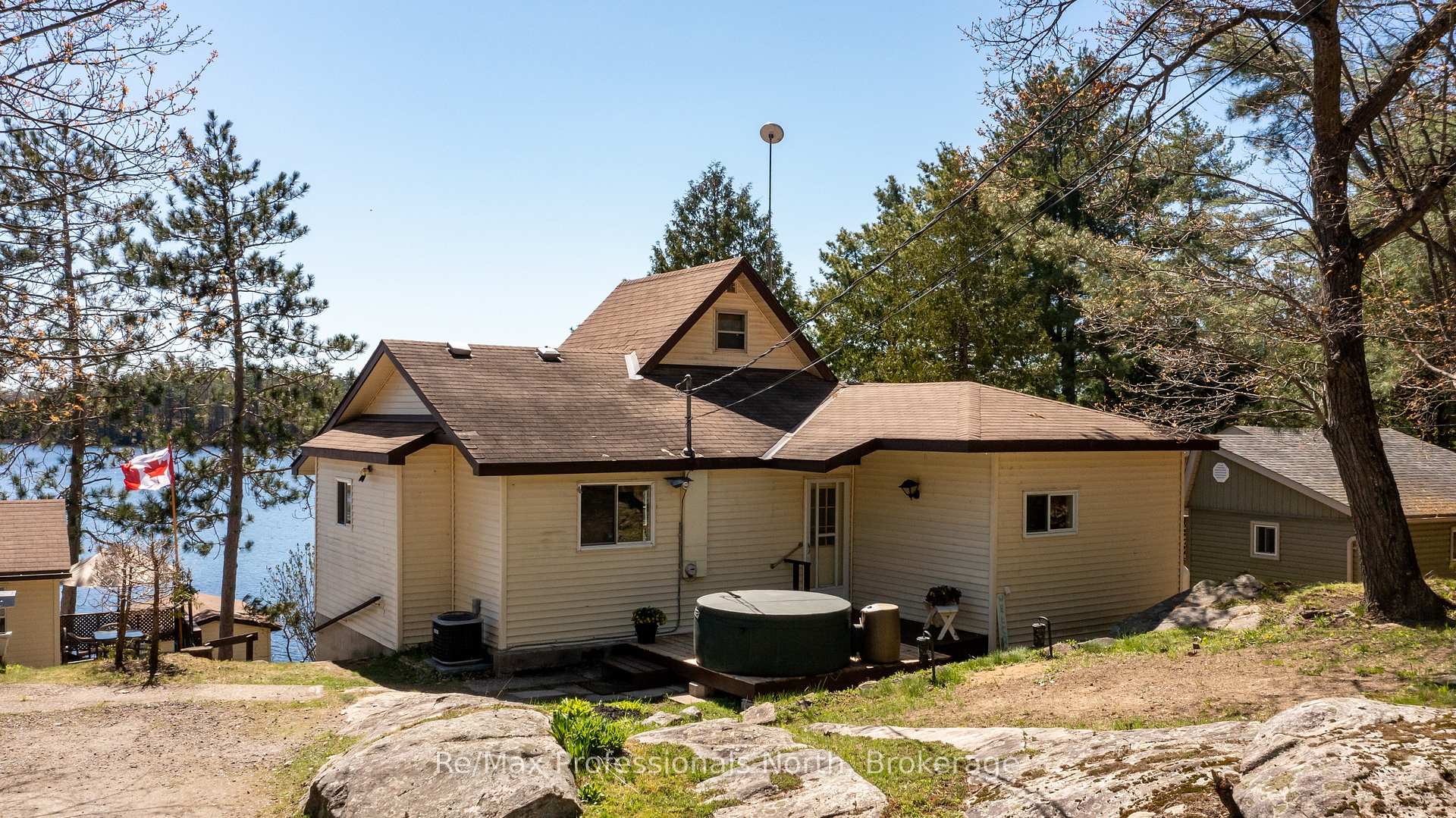 Photo 11 of 1055 Evanswood Drive, Gravenhurst, Wood (Gravenhurst) — HOMEH