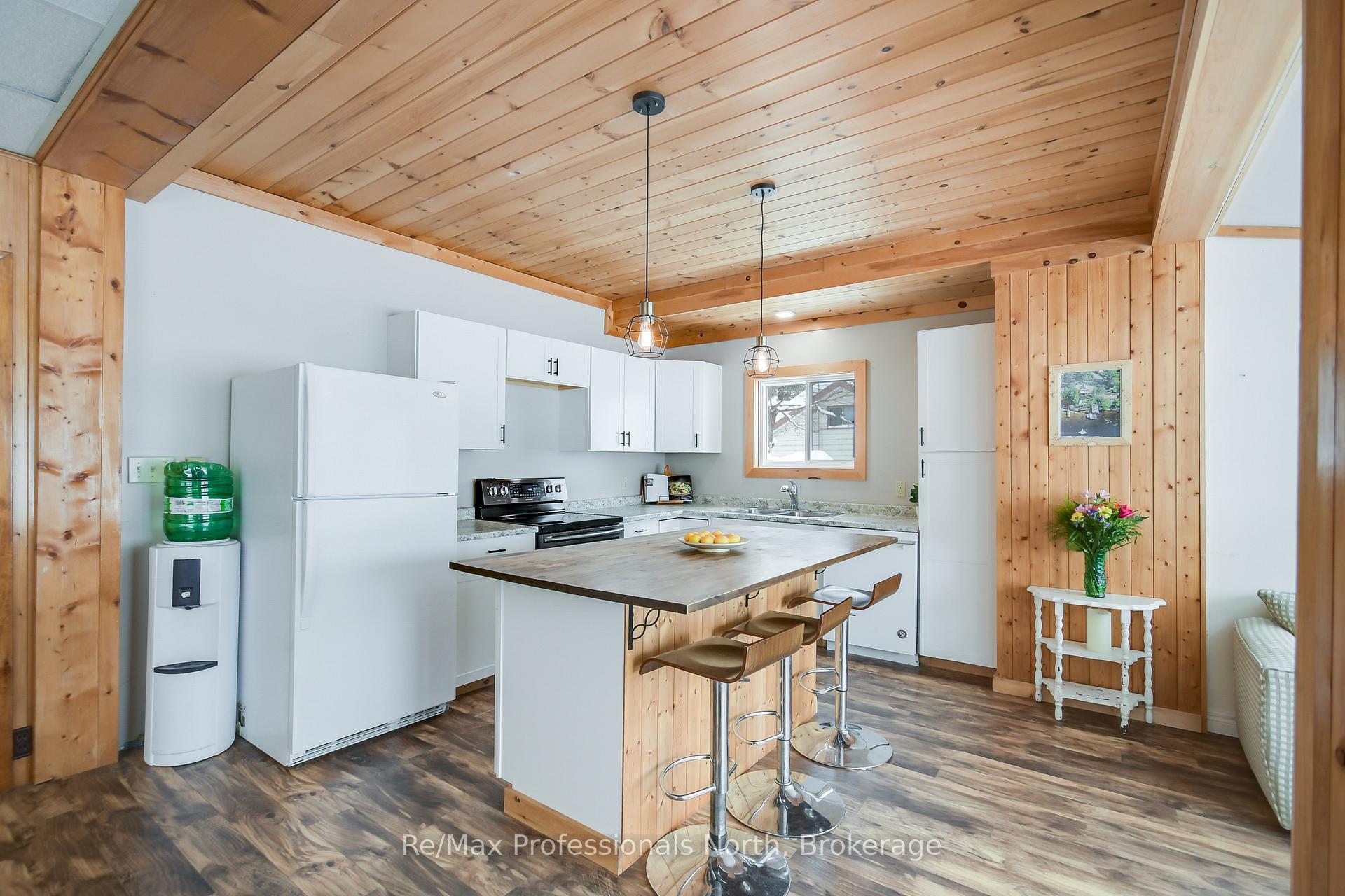 Photo 14 of 1055 Evanswood Drive, Gravenhurst, Wood (Gravenhurst) — HOMEH