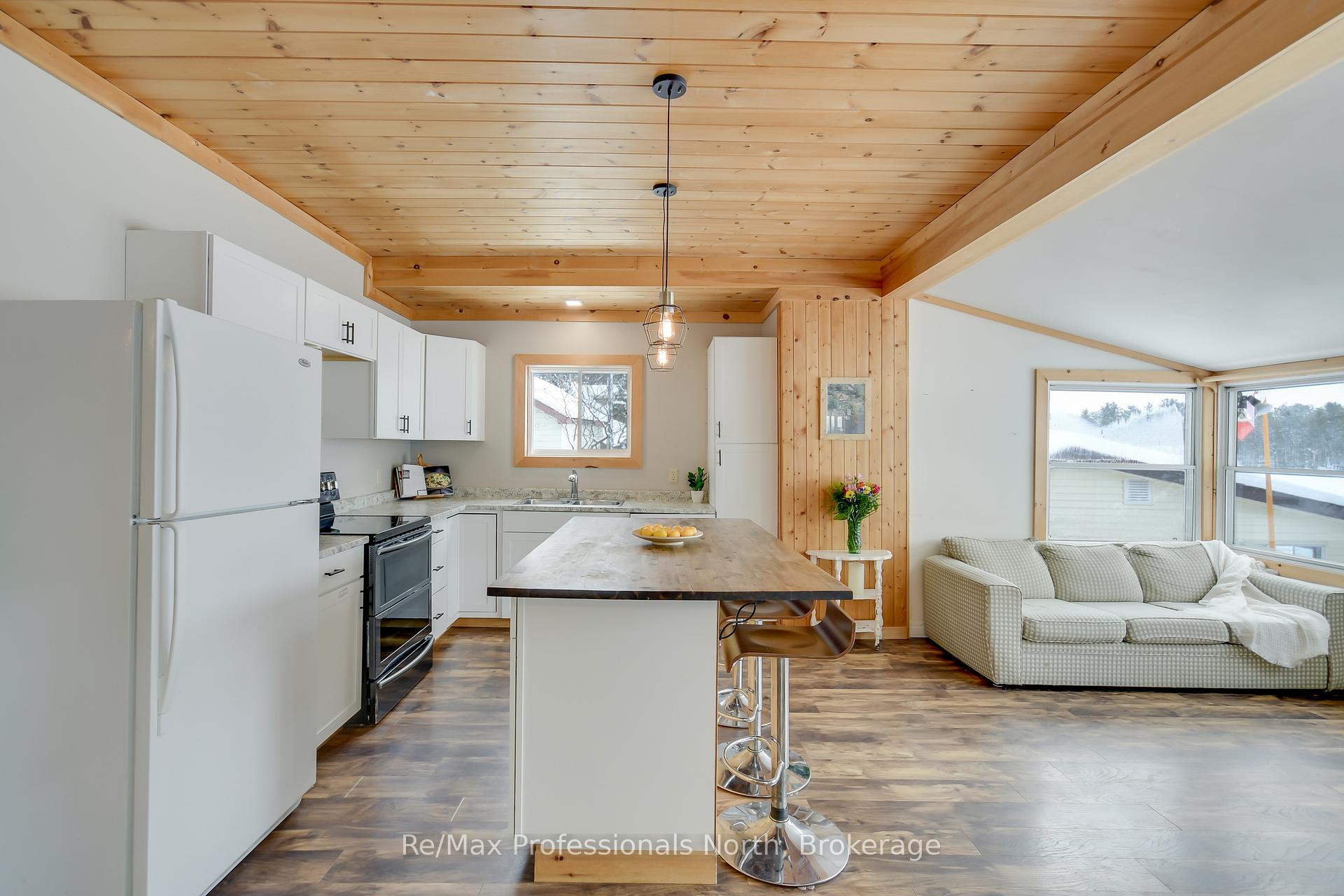Photo 16 of 1055 Evanswood Drive, Gravenhurst, Wood (Gravenhurst) — HOMEH