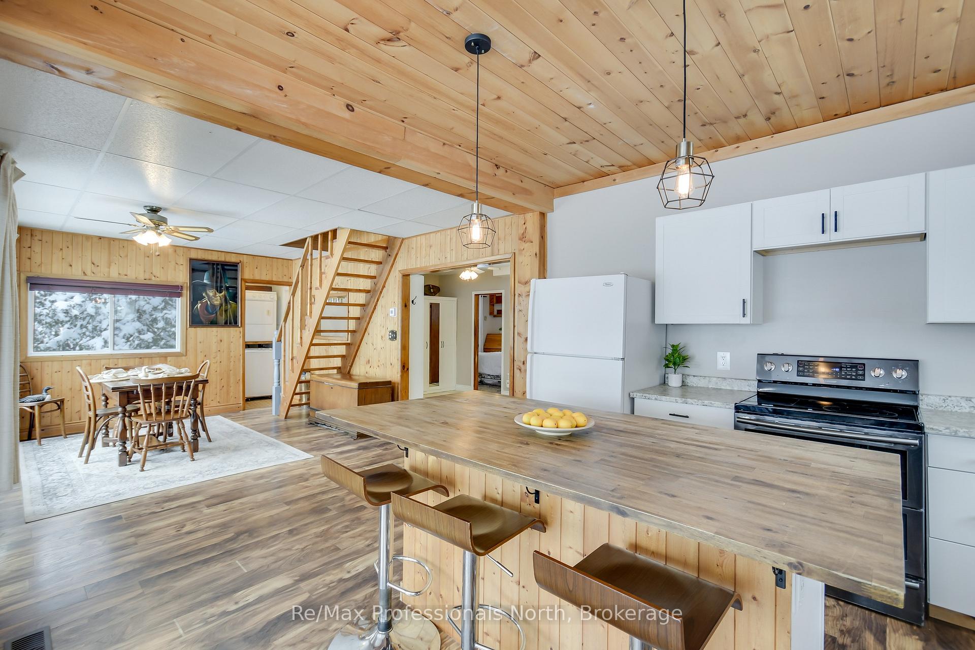 Photo 17 of 1055 Evanswood Drive, Gravenhurst, Wood (Gravenhurst) — HOMEH