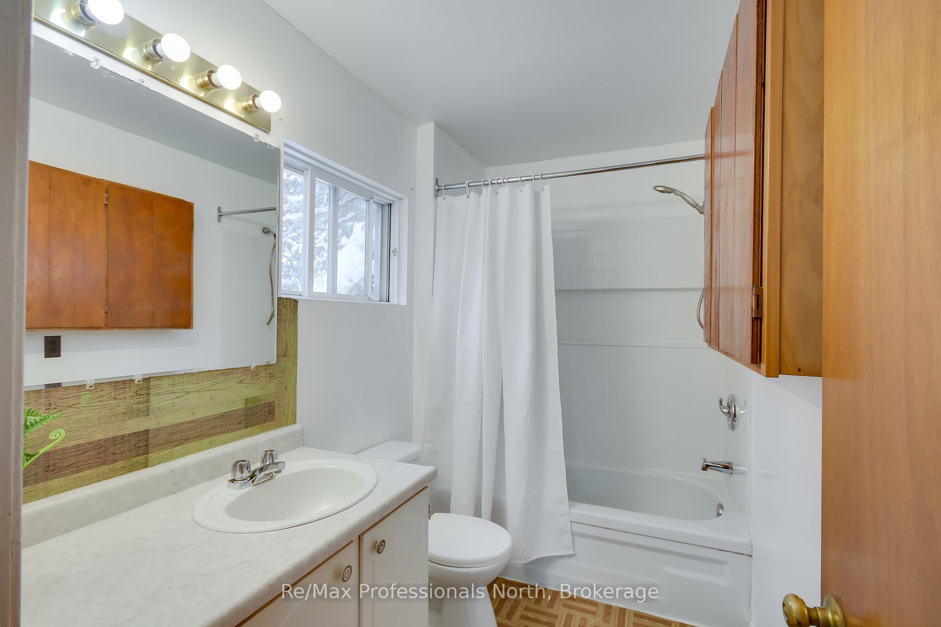 Photo 24 of 1055 Evanswood Drive, Gravenhurst, Wood (Gravenhurst) — HOMEH