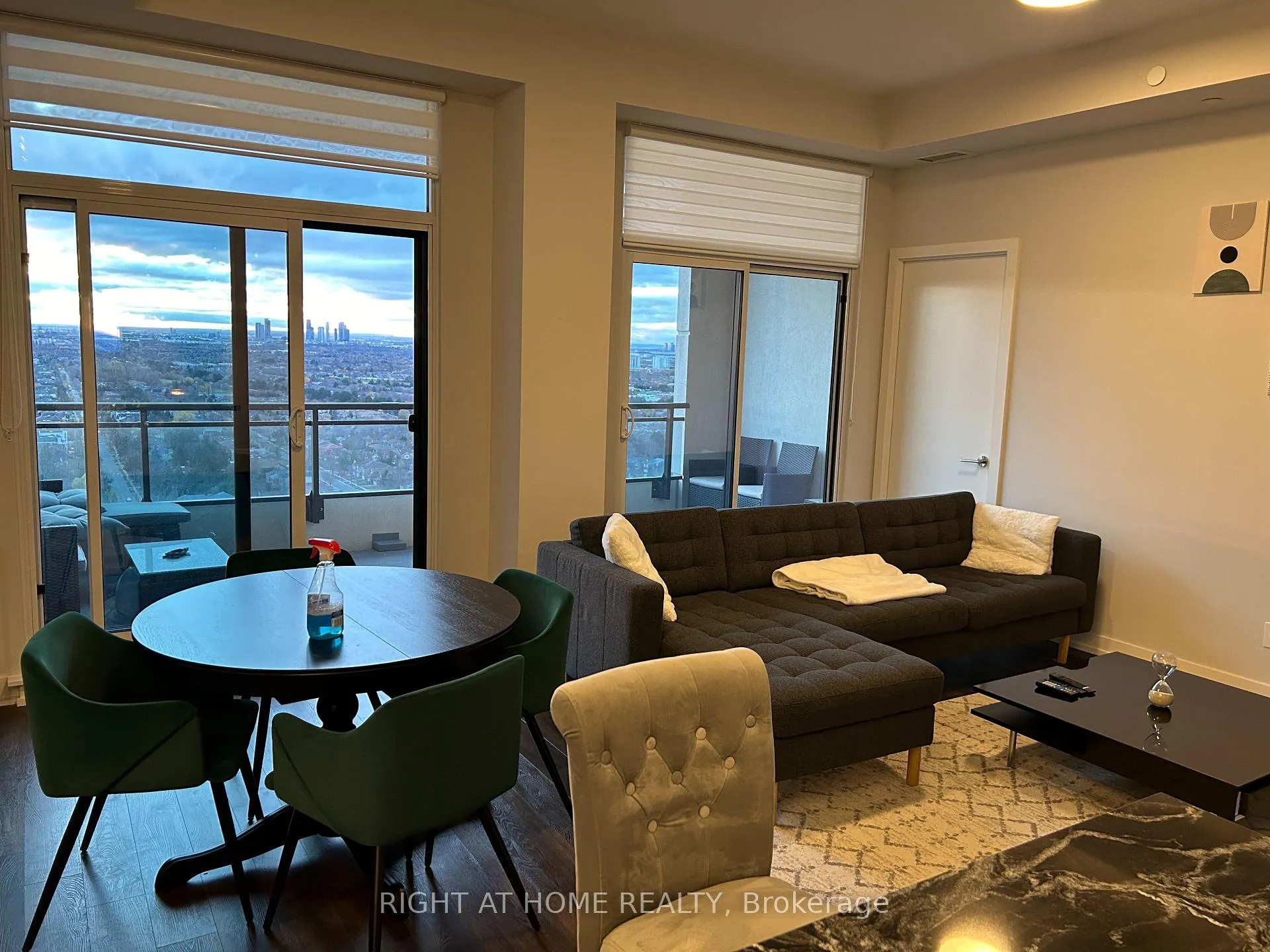 Photo 8 of Unit 2907, 1 Grandview Avenue, Markham, Thornhill — HOMEH