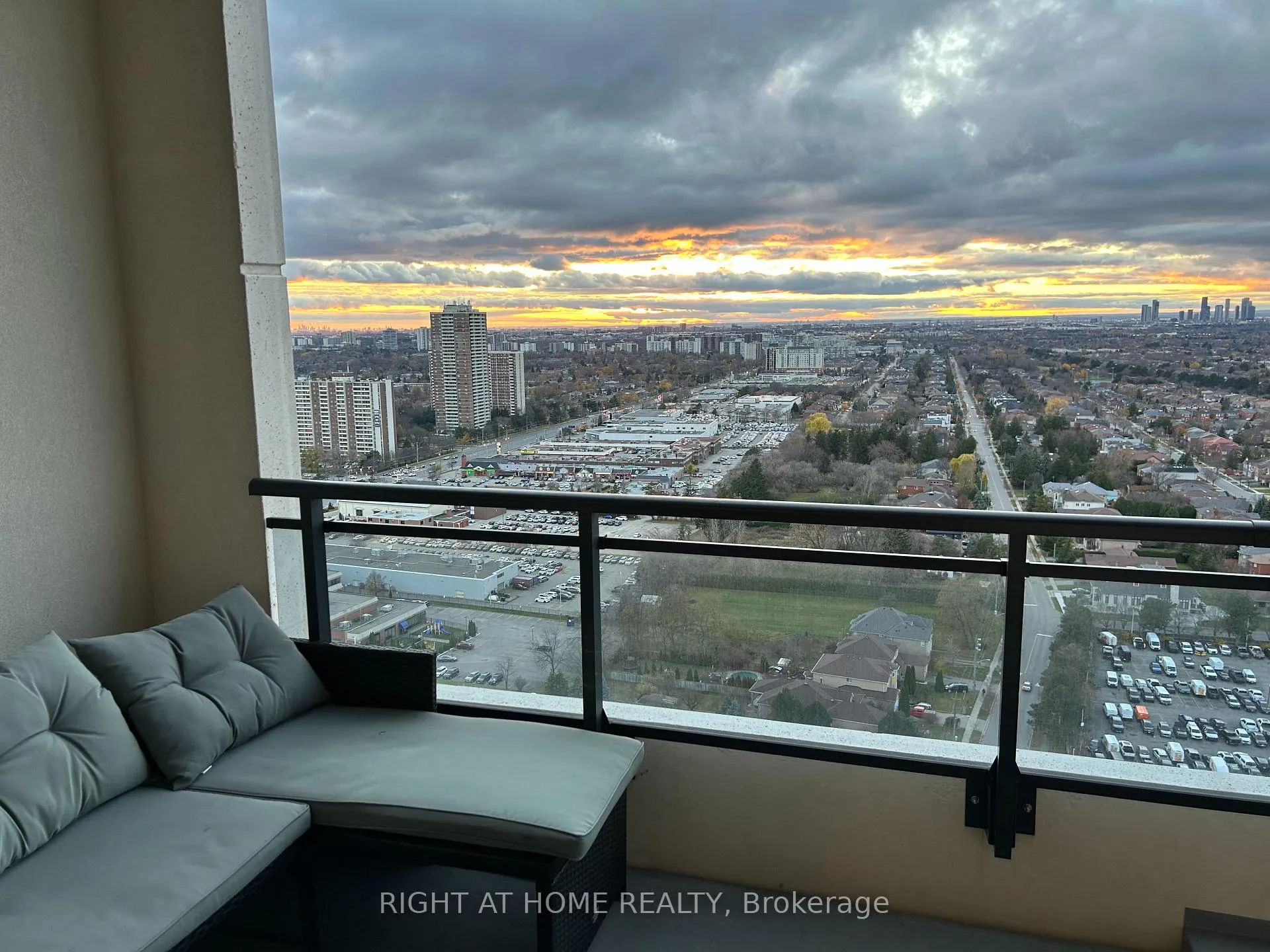 Photo 10 of Unit 2907, 1 Grandview Avenue, Markham, Thornhill — HOMEH