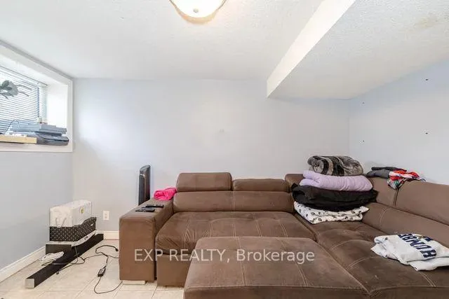 Front of Basement, 32A Guest Street