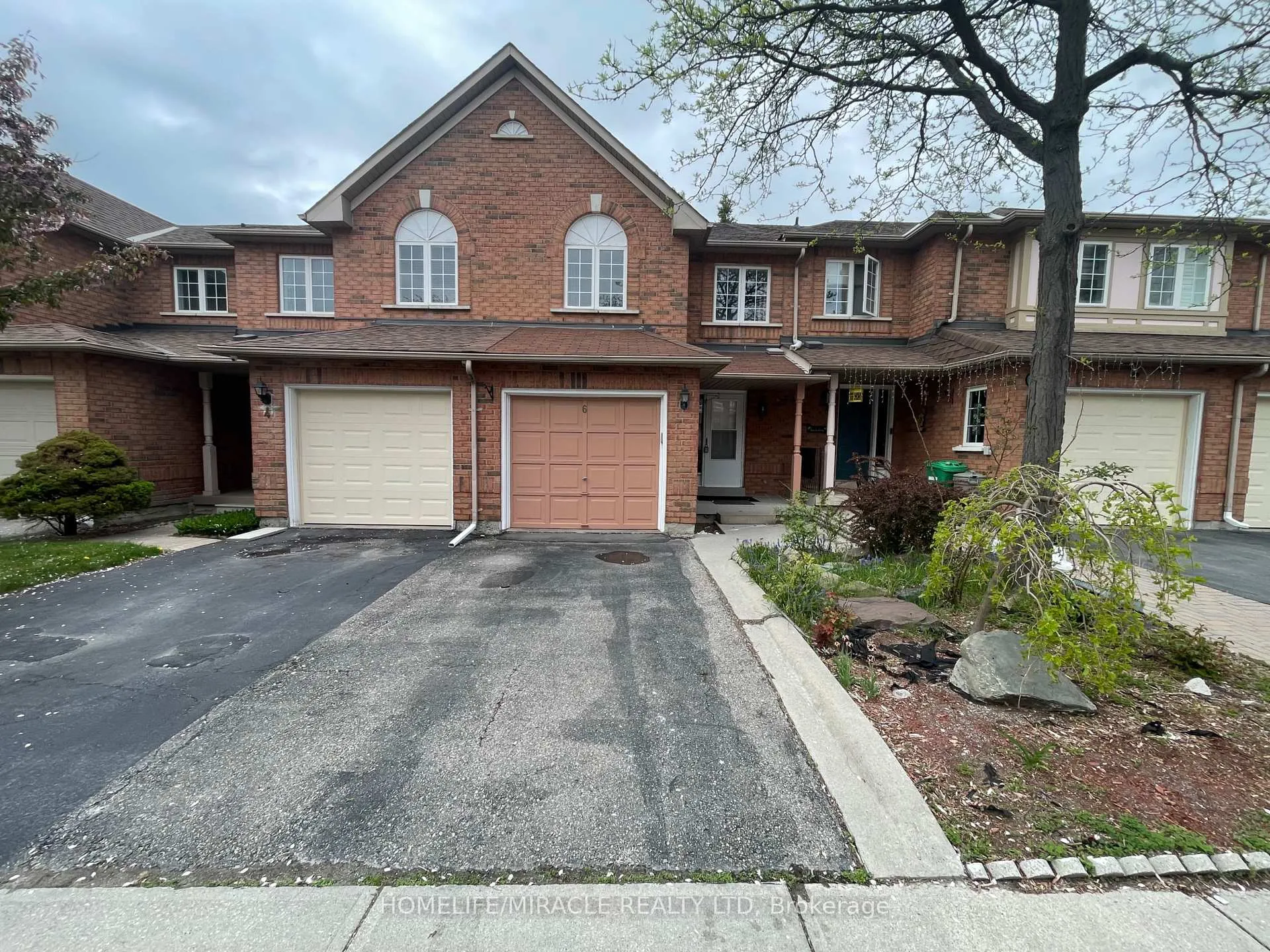 Front of Unit 6, 10 Cherrytree Drive