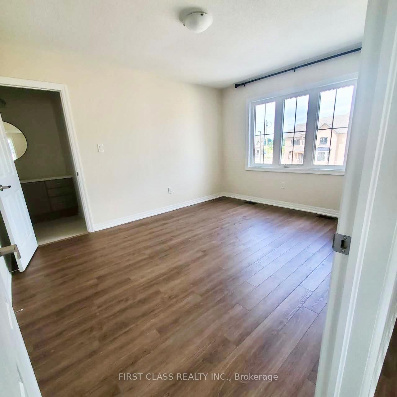 Photo 6 of 151 Danny Wheeler Boulevard, Georgina, Keswick North — HOMEH