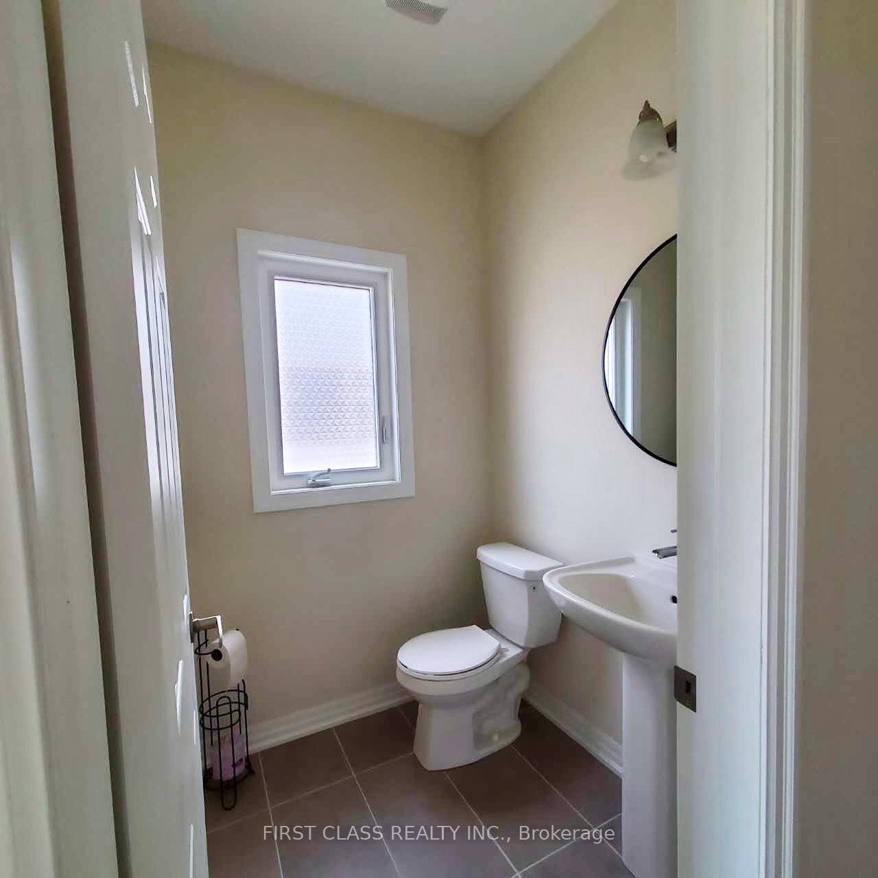 Photo 8 of 151 Danny Wheeler Boulevard, Georgina, Keswick North — HOMEH