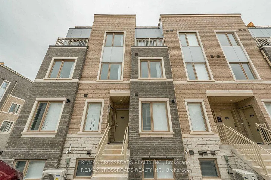 Front of Unit 292, 140 Honeycrisp Crescent