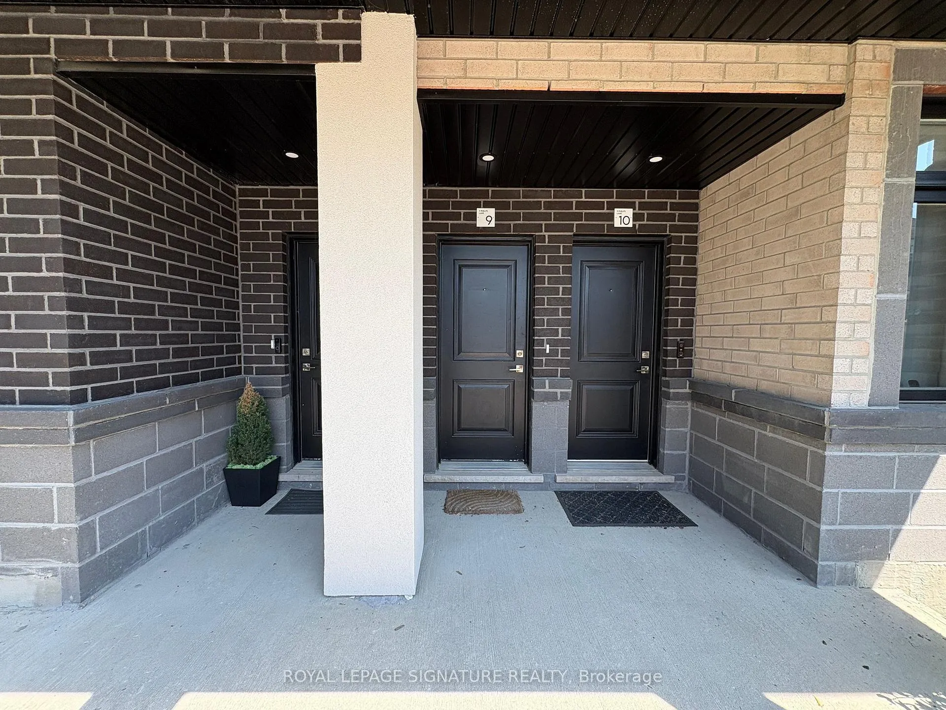 Front of Unit 9, 9 Phelps Lane
