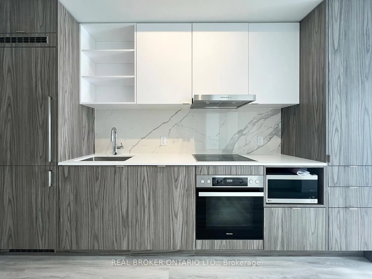 Photo 2 of Unit 7209, 55 Cooper Street, Toronto, Waterfront Communities — HOMEH
