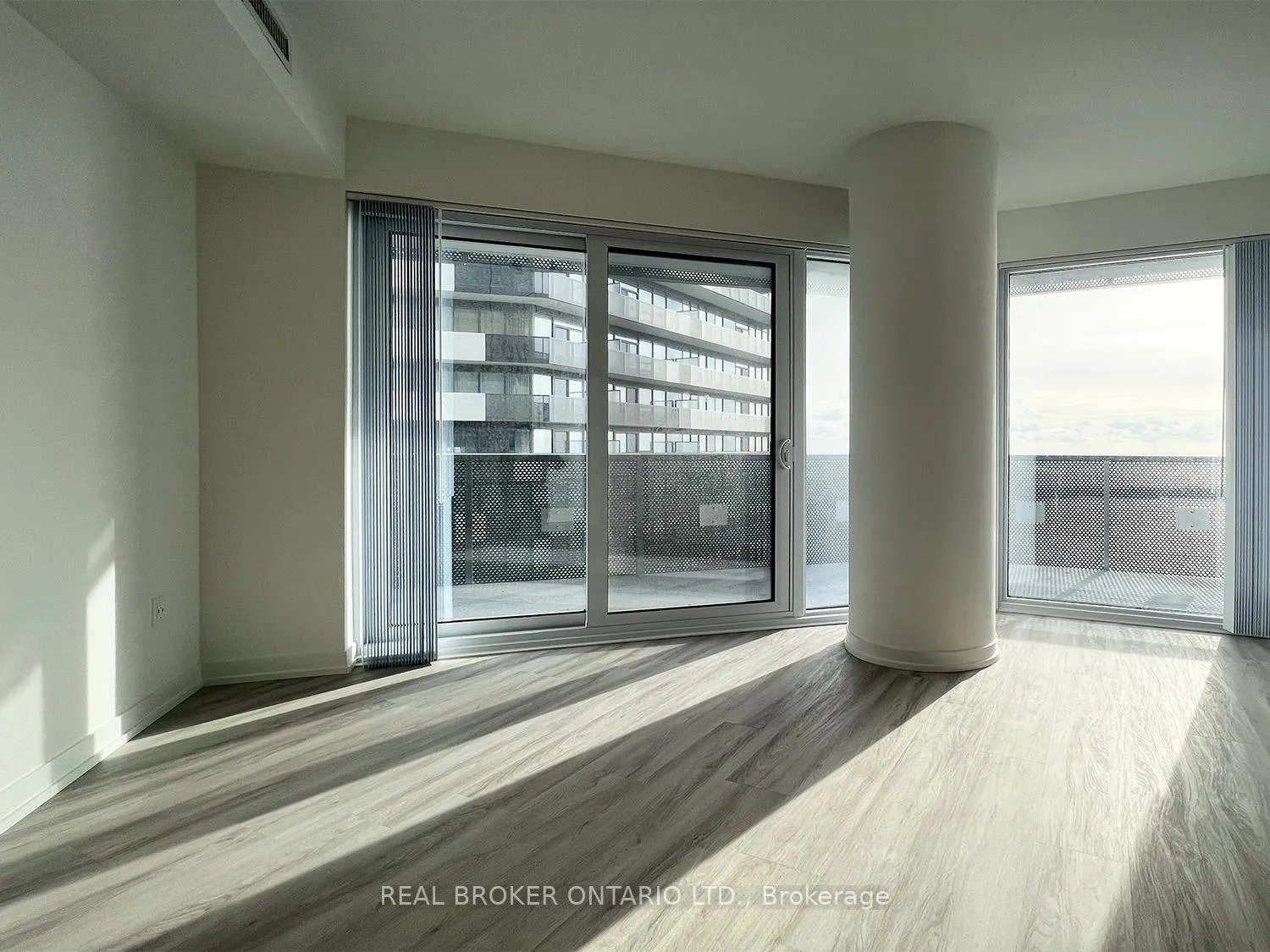 Photo 3 of Unit 7209, 55 Cooper Street, Toronto, Waterfront Communities — HOMEH