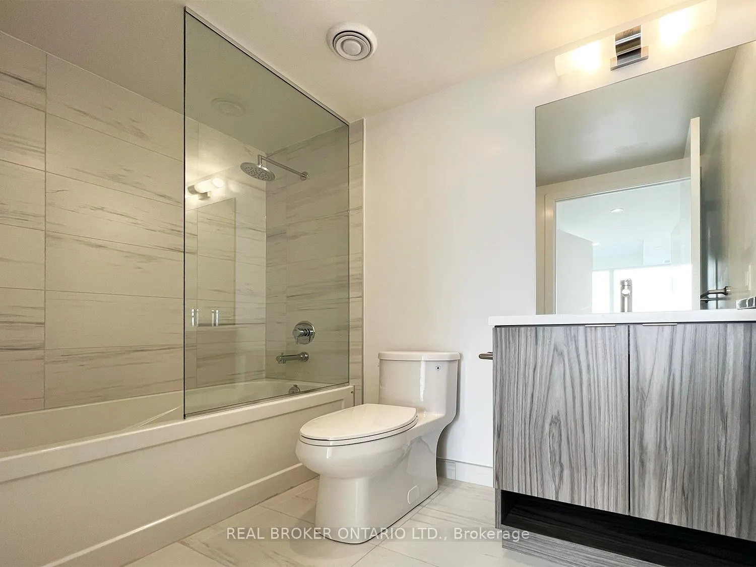 Photo 7 of Unit 7209, 55 Cooper Street, Toronto, Waterfront Communities — HOMEH