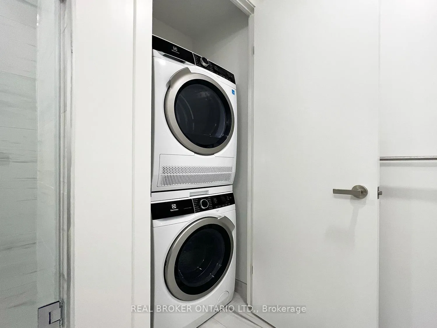 Photo 9 of Unit 7209, 55 Cooper Street, Toronto, Waterfront Communities — HOMEH