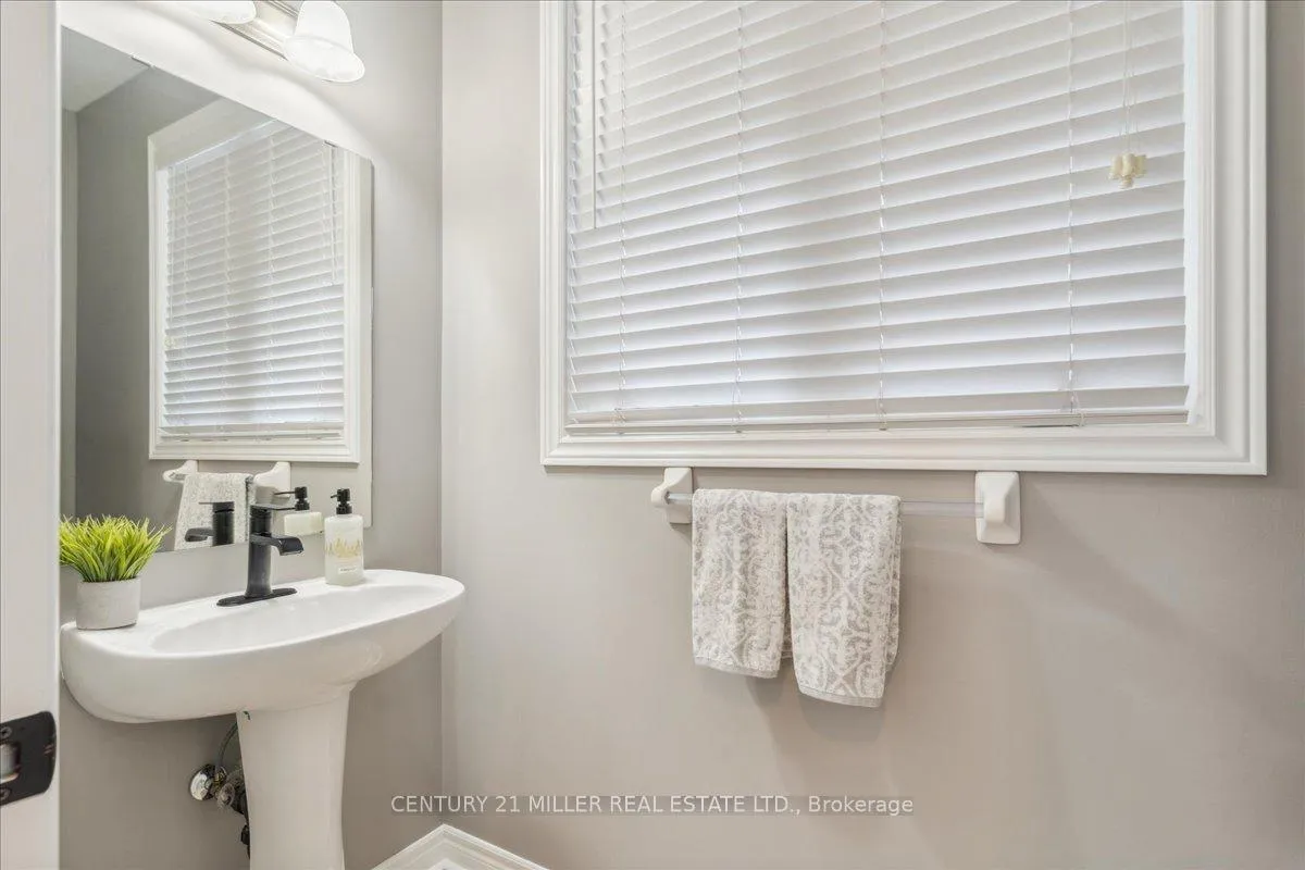Photo 5 of Unit 52, 27 Cedar Lake Crescent, Brampton, Bram West — HOMEH