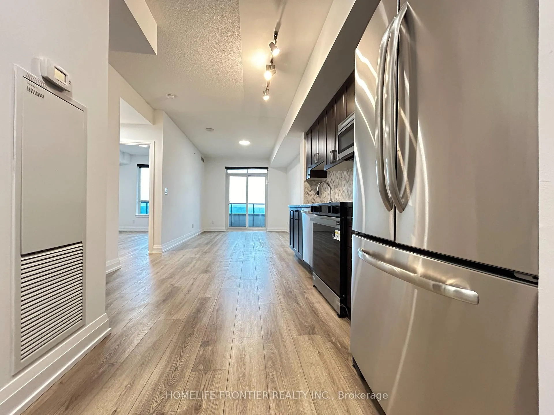 Photo 7 of Unit 803, 7171 Yonge Street, Markham, Grandview — HOMEH