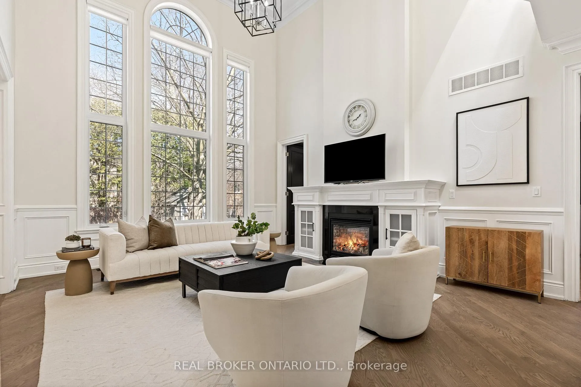 Photo 8 of 40 Hilldowntree Road, Etobicoke, Edenbridge-Humber Valley — HOMEH