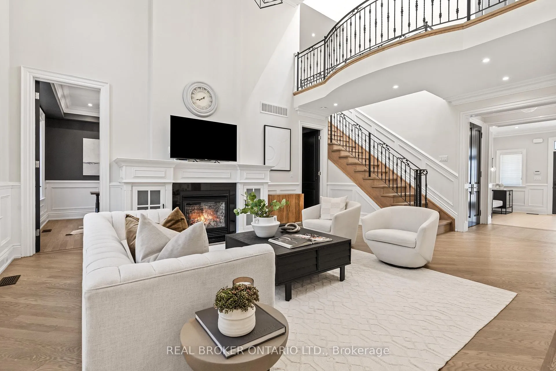 Photo 9 of 40 Hilldowntree Road, Etobicoke, Edenbridge-Humber Valley — HOMEH