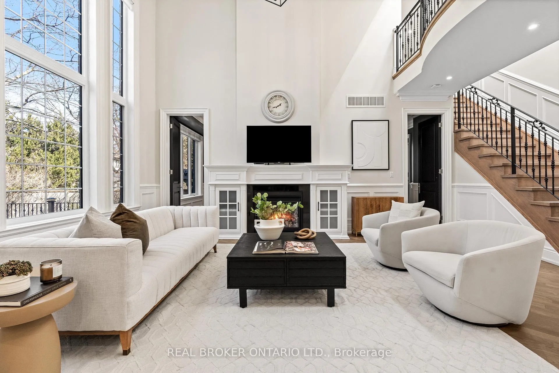 Photo 10 of 40 Hilldowntree Road, Etobicoke, Edenbridge-Humber Valley — HOMEH