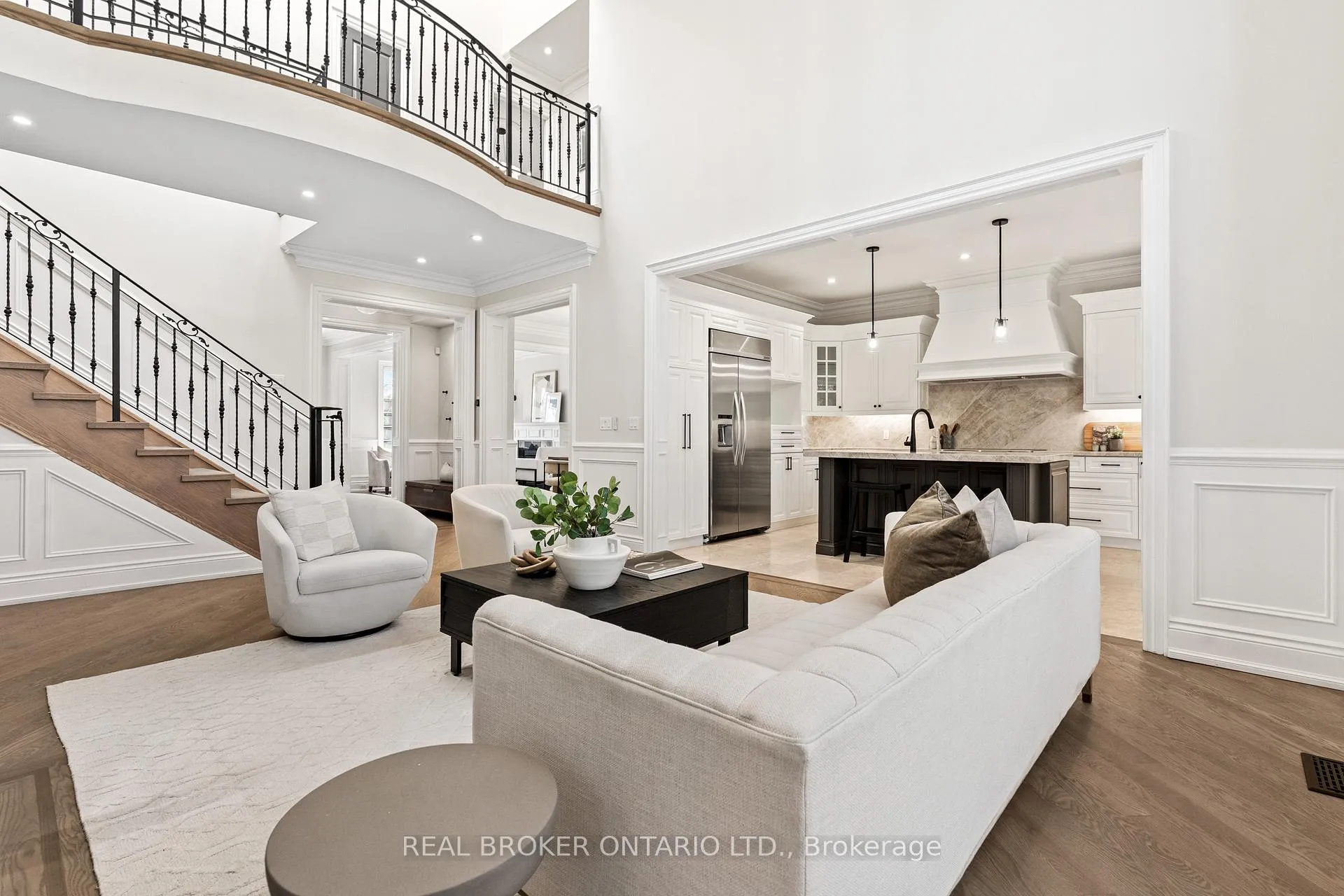 Photo 11 of 40 Hilldowntree Road, Etobicoke, Edenbridge-Humber Valley — HOMEH