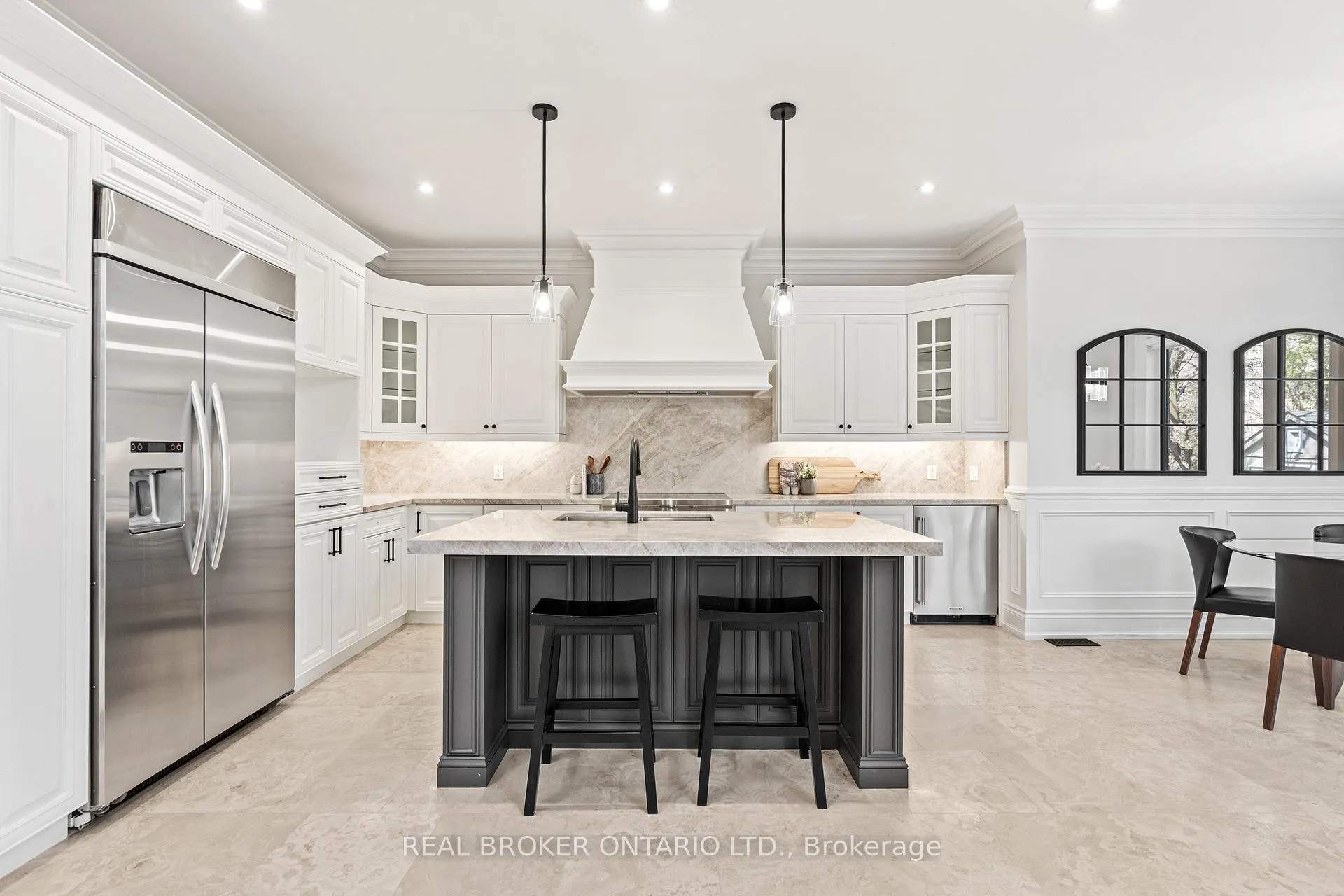 Photo 13 of 40 Hilldowntree Road, Etobicoke, Edenbridge-Humber Valley — HOMEH