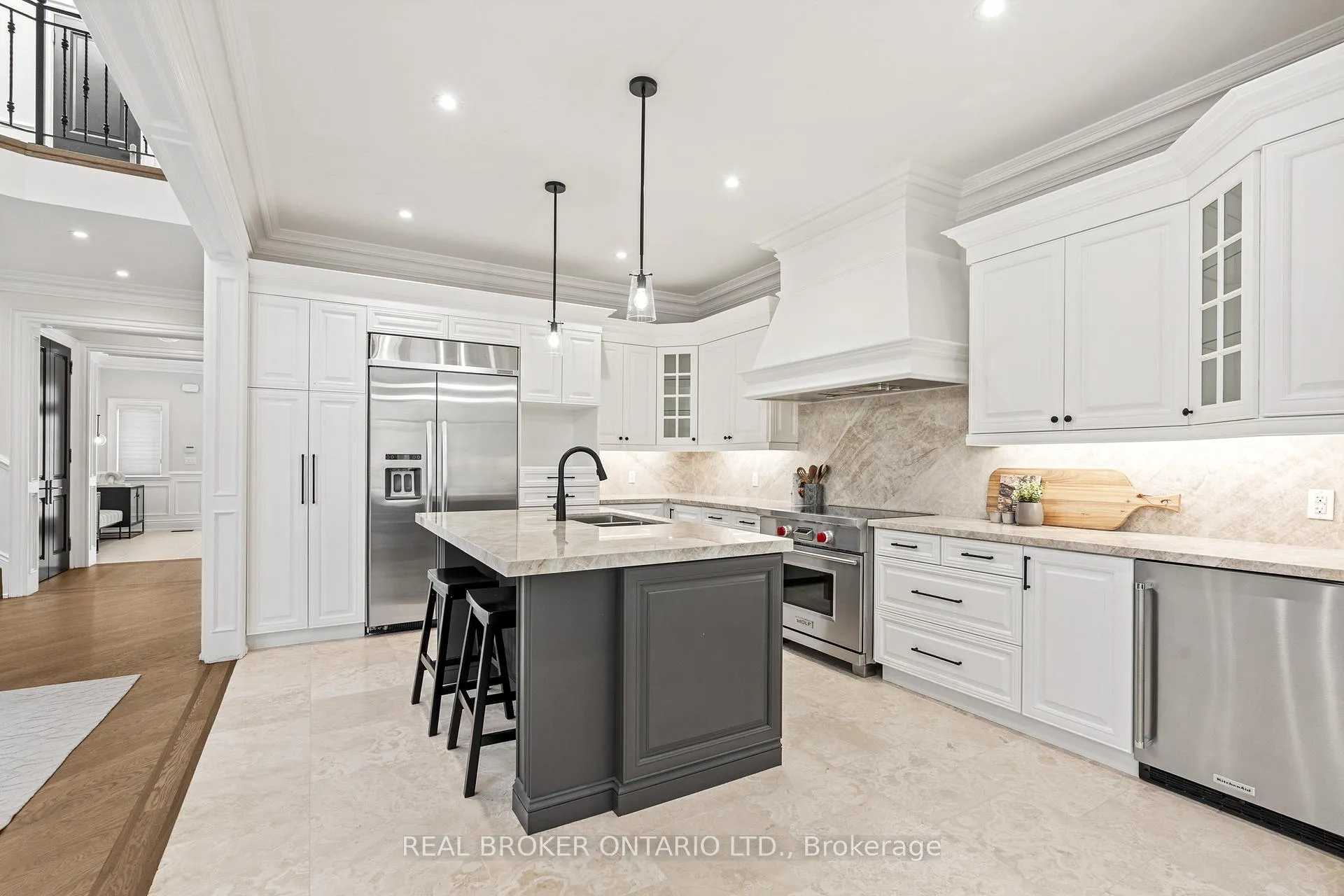 Photo 14 of 40 Hilldowntree Road, Etobicoke, Edenbridge-Humber Valley — HOMEH