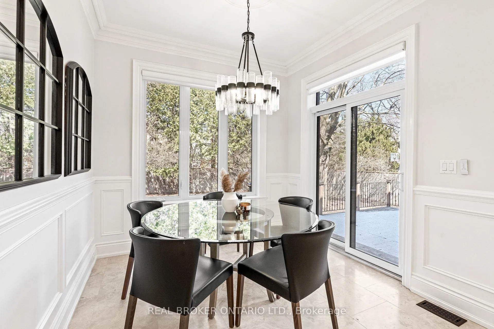 Photo 15 of 40 Hilldowntree Road, Etobicoke, Edenbridge-Humber Valley — HOMEH