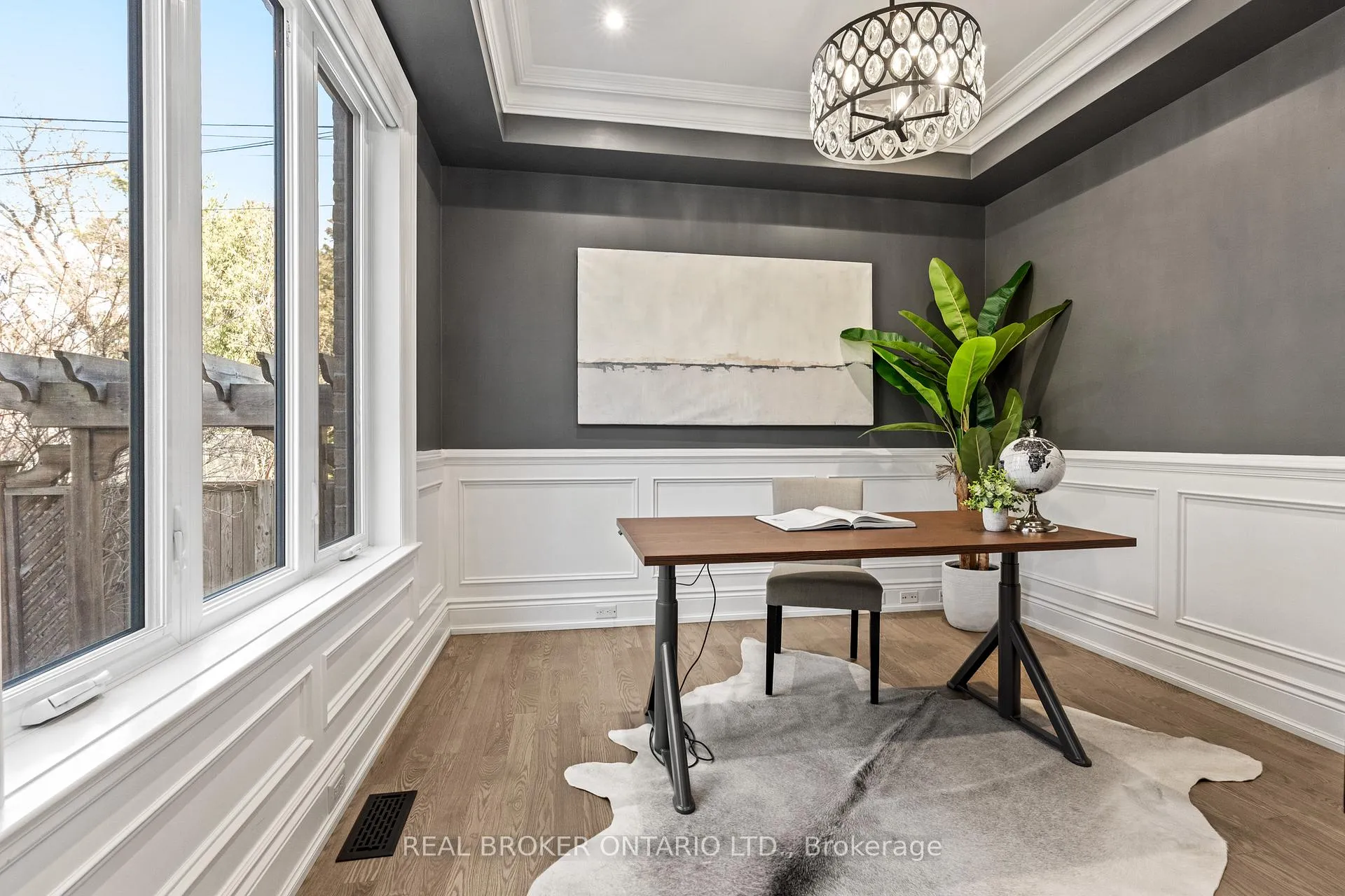 Photo 17 of 40 Hilldowntree Road, Etobicoke, Edenbridge-Humber Valley — HOMEH