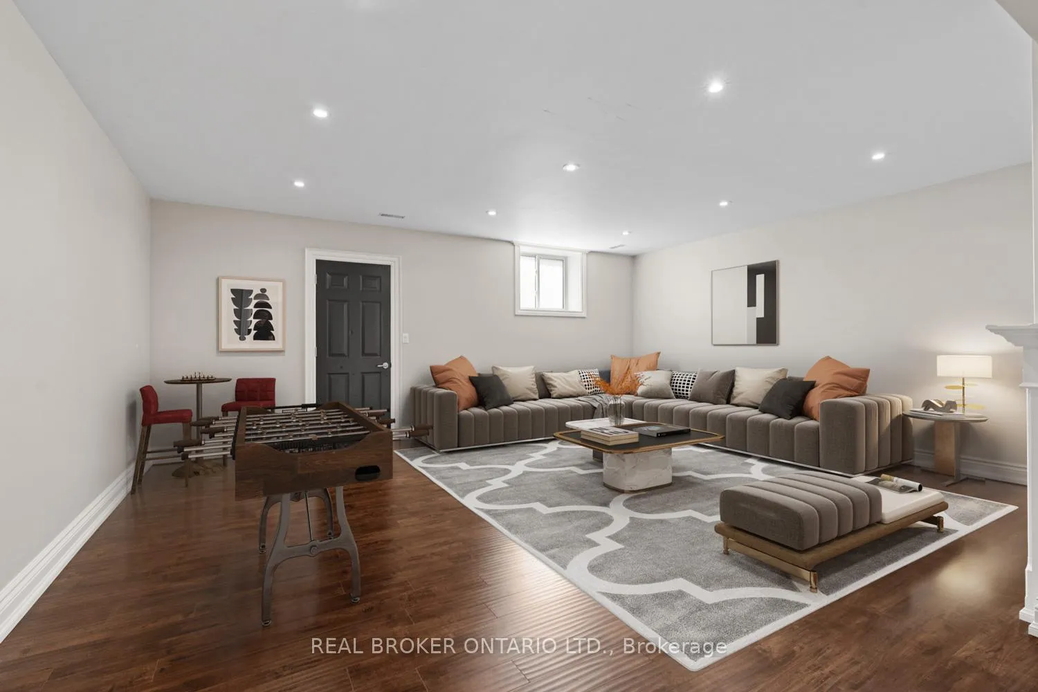 Photo 31 of 40 Hilldowntree Road, Etobicoke, Edenbridge-Humber Valley — HOMEH