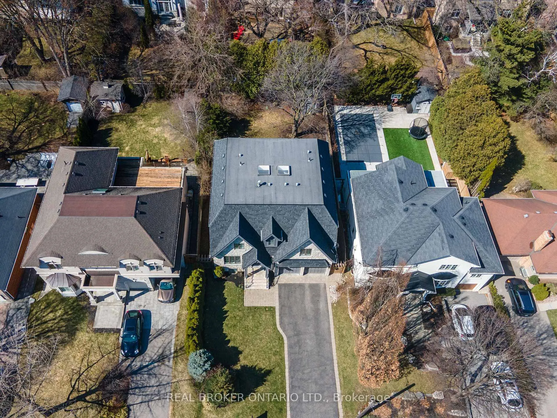 Photo 38 of 40 Hilldowntree Road, Etobicoke, Edenbridge-Humber Valley — HOMEH