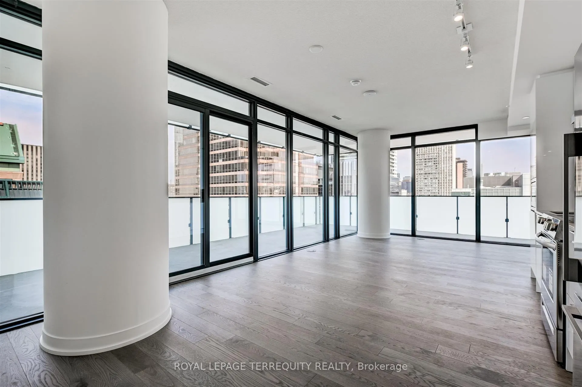 Photo 4 of Unit 2311, 25 Richmond Street E, Toronto, Church-Yonge Corridor — HOMEH