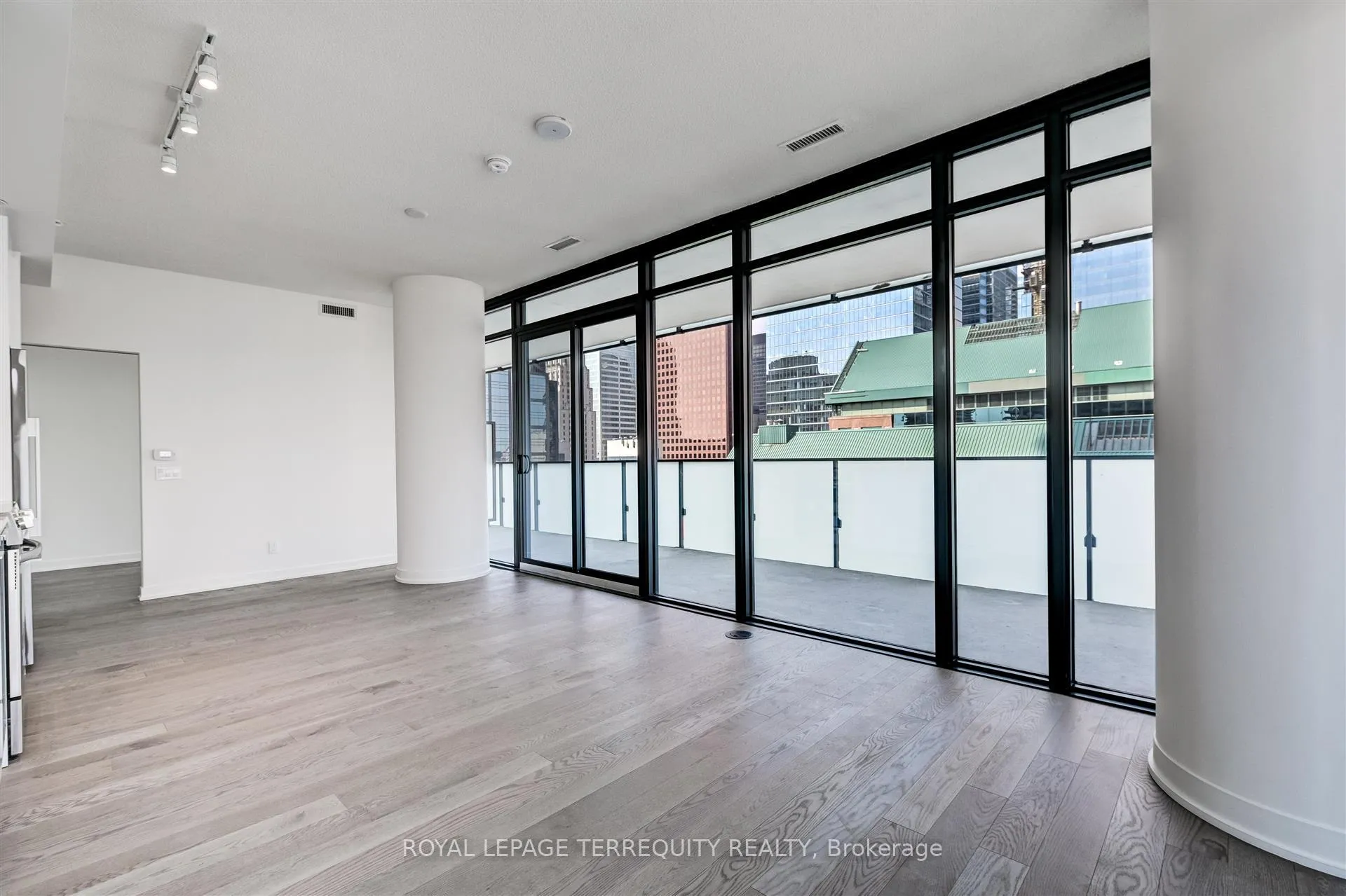 Photo 5 of Unit 2311, 25 Richmond Street E, Toronto, Church-Yonge Corridor — HOMEH