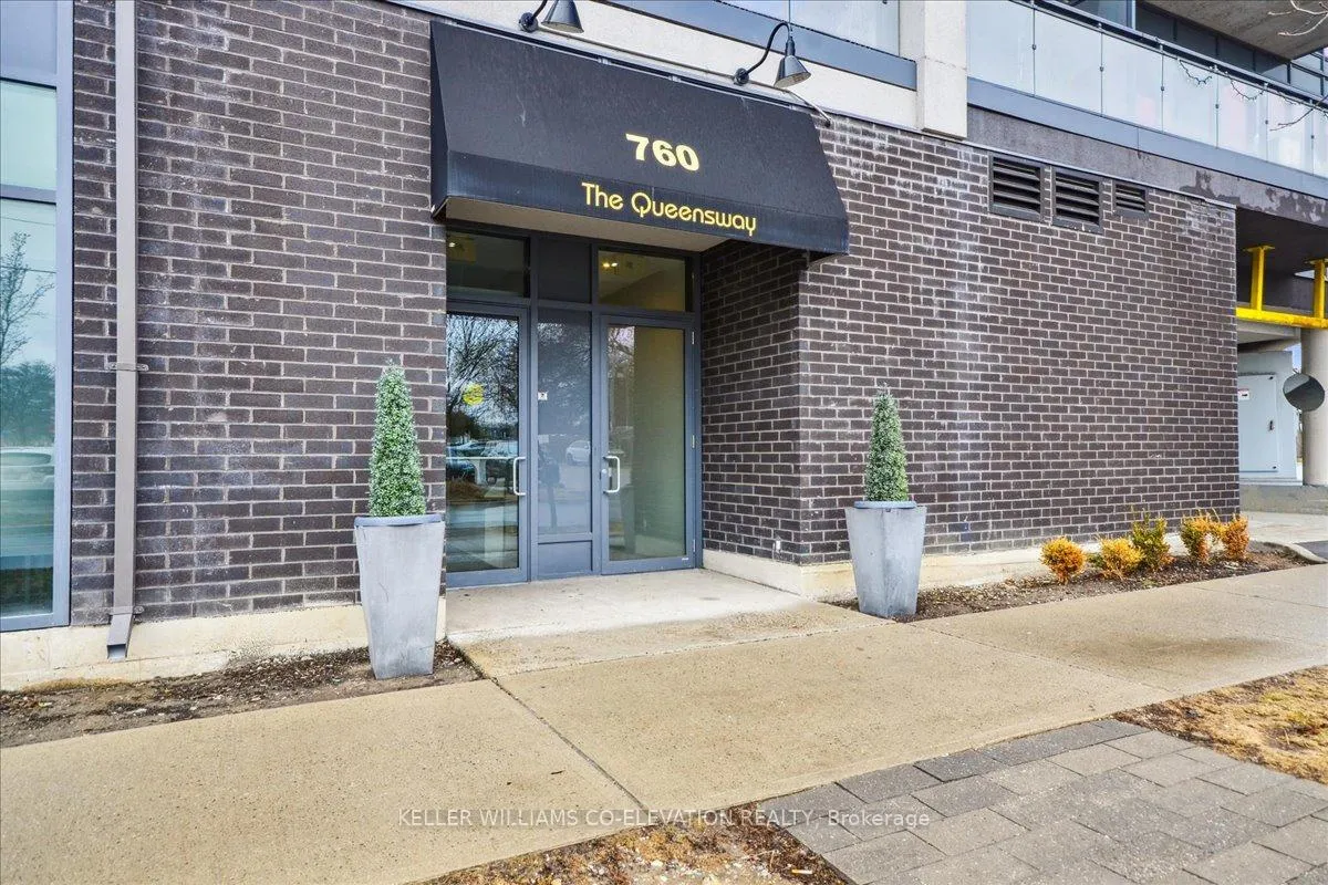 Photo 4 of Unit 406, 760 The Queensway, Etobicoke, Stonegate-Queensway — HOMEH