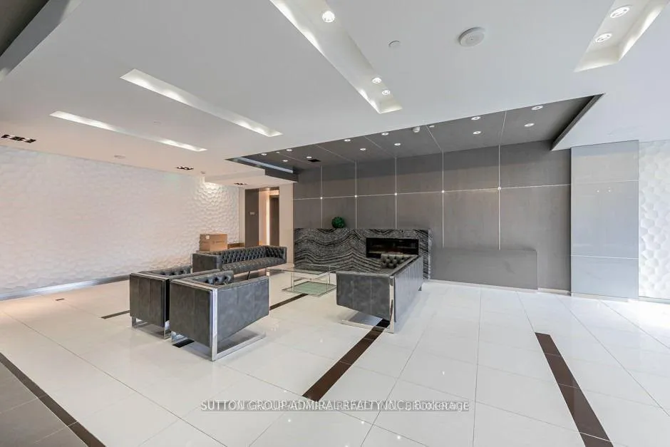 Photo 4 of Unit PH301, 7167 Yonge Street, Markham, Thornhill — HOMEH