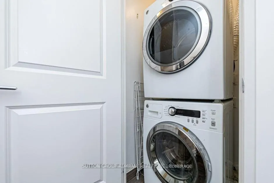 Photo 11 of Unit PH301, 7167 Yonge Street, Markham, Thornhill — HOMEH