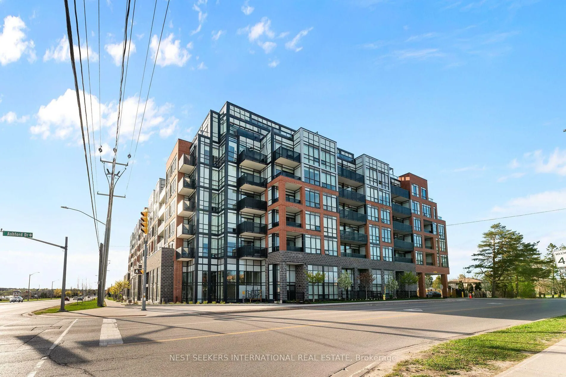 Front of Unit 424, 681 Yonge Street