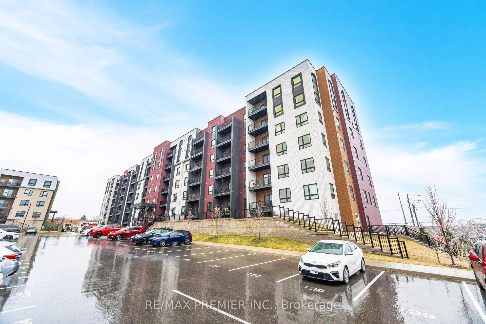 Photo 3 of Unit 516, 4 Spice Way, Barrie, Rural Barrie Southeast — HOMEH