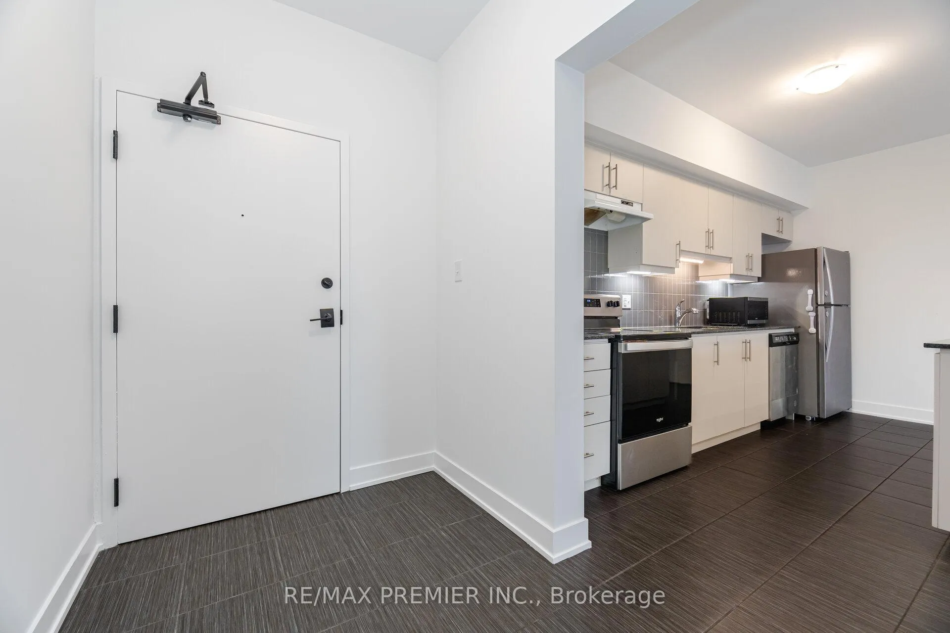 Photo 6 of Unit 516, 4 Spice Way, Barrie, Rural Barrie Southeast — HOMEH